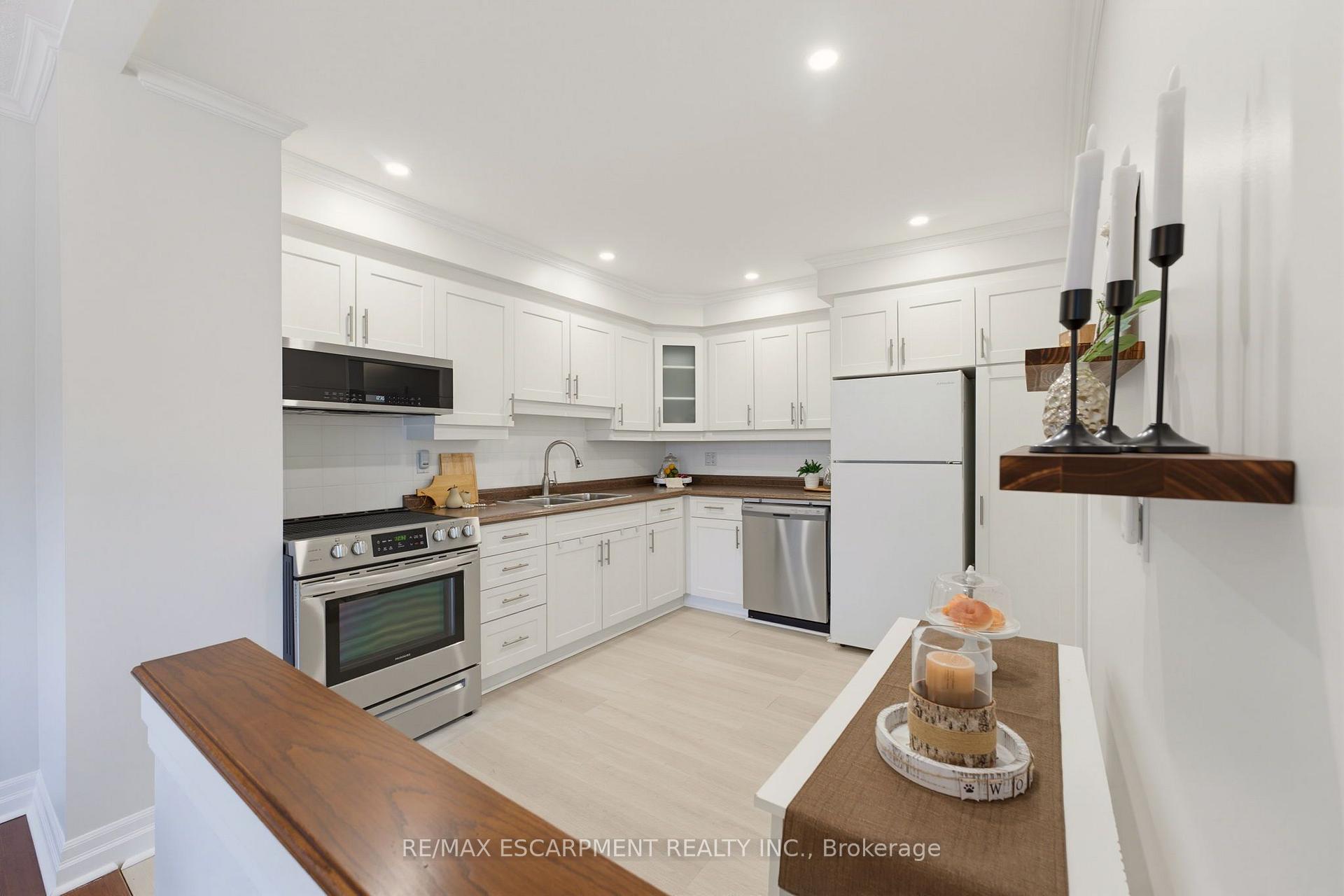 Photo 8 of 620 Forestwood Crescent, Burlington, Appleby — HOMEH