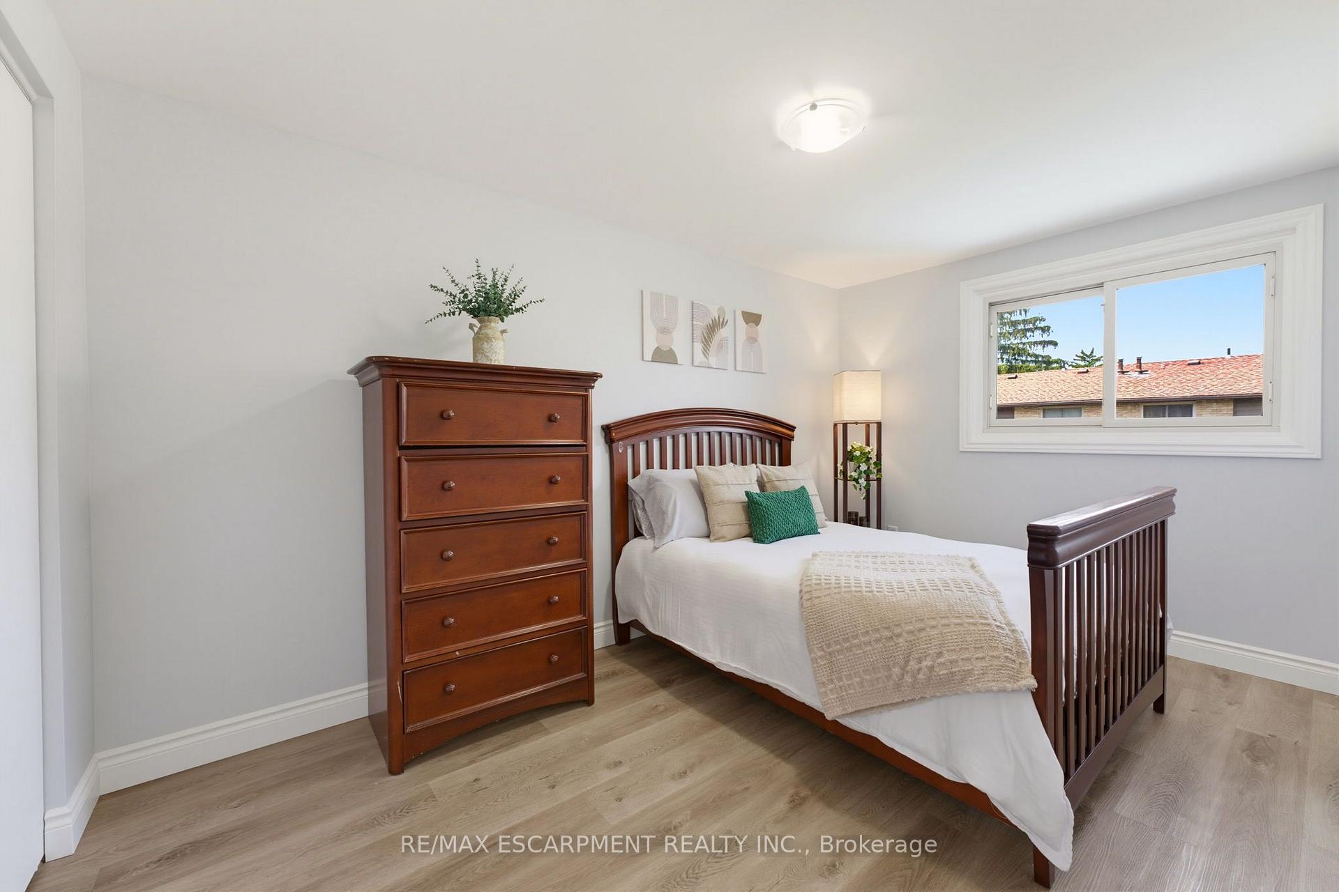 Photo 17 of 620 Forestwood Crescent, Burlington, Appleby — HOMEH
