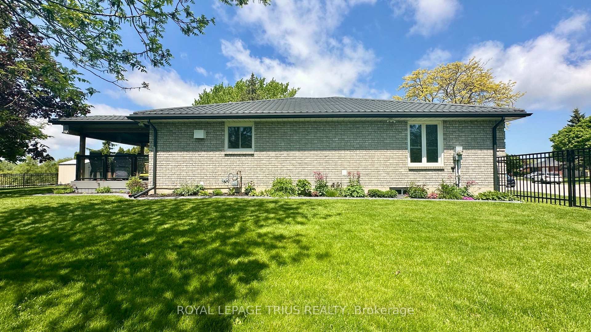 Photo 4 of 1 Edenridge Drive, Haldimand — HOMEH