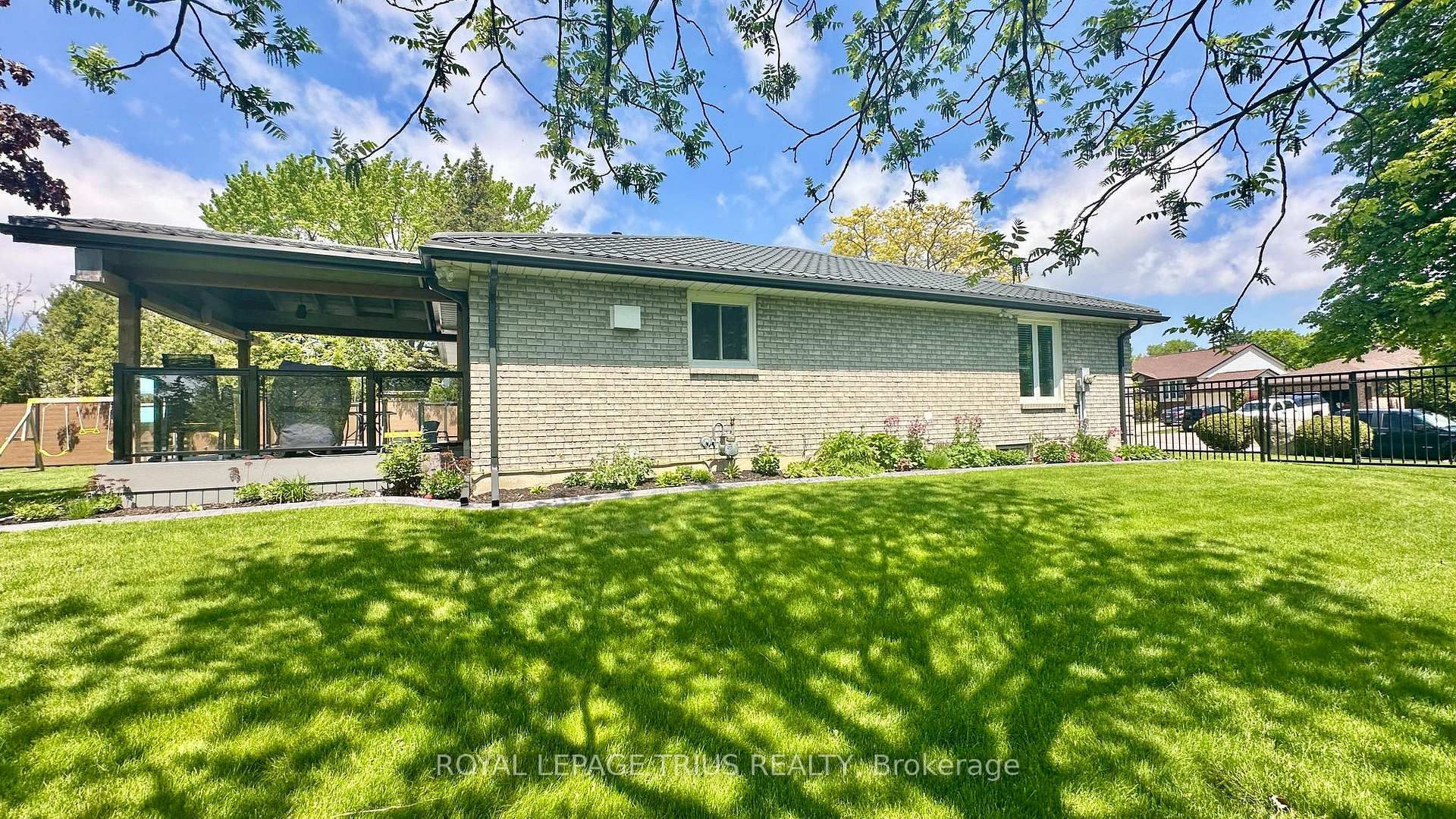Photo 5 of 1 Edenridge Drive, Haldimand — HOMEH