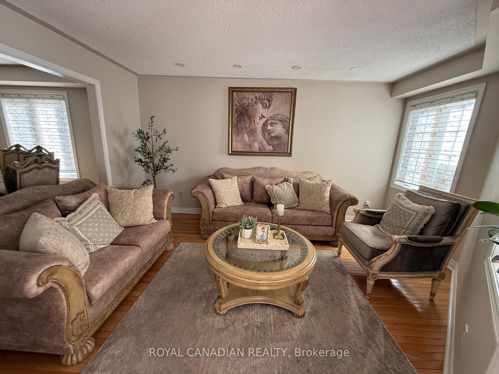 Photo 3 of 42 Cobblestone Court, Brampton, Sandringham-Wellington — HOMEH