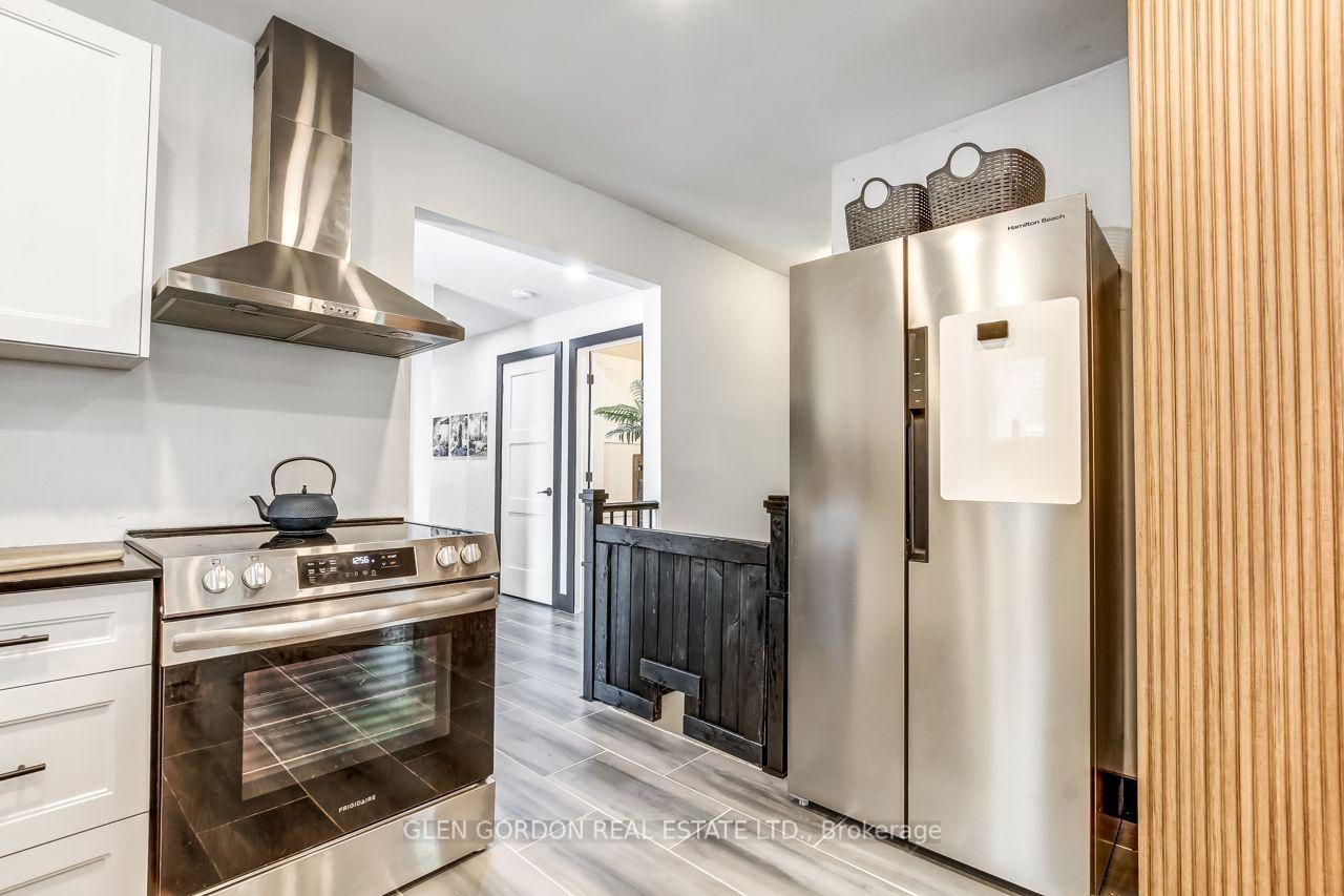 Photo 11 of 1620 Scott Street, London, East H — HOMEH