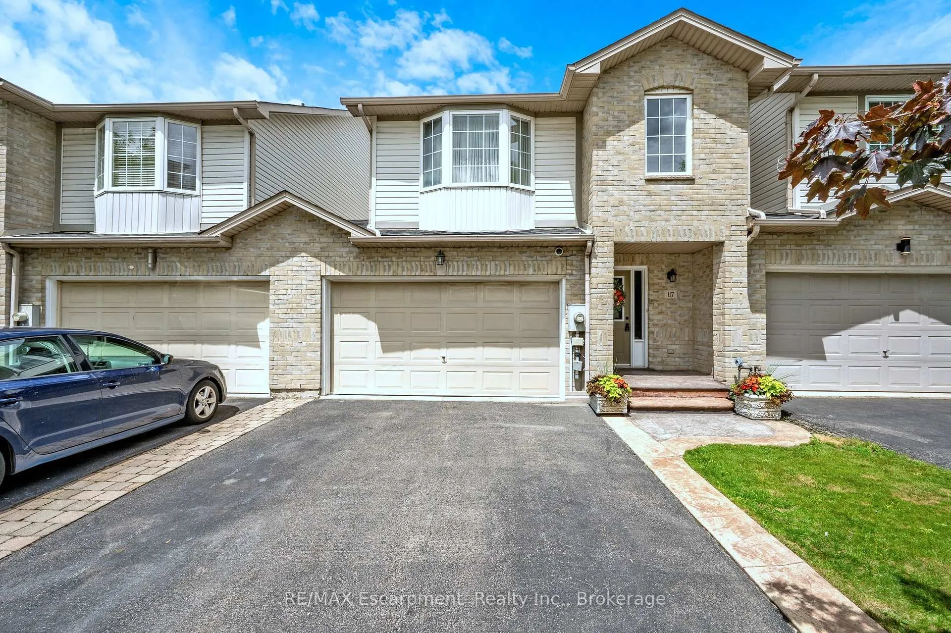Photo 2 of 117 Frances Avenue, Hamilton, Lakeshore — HOMEH
