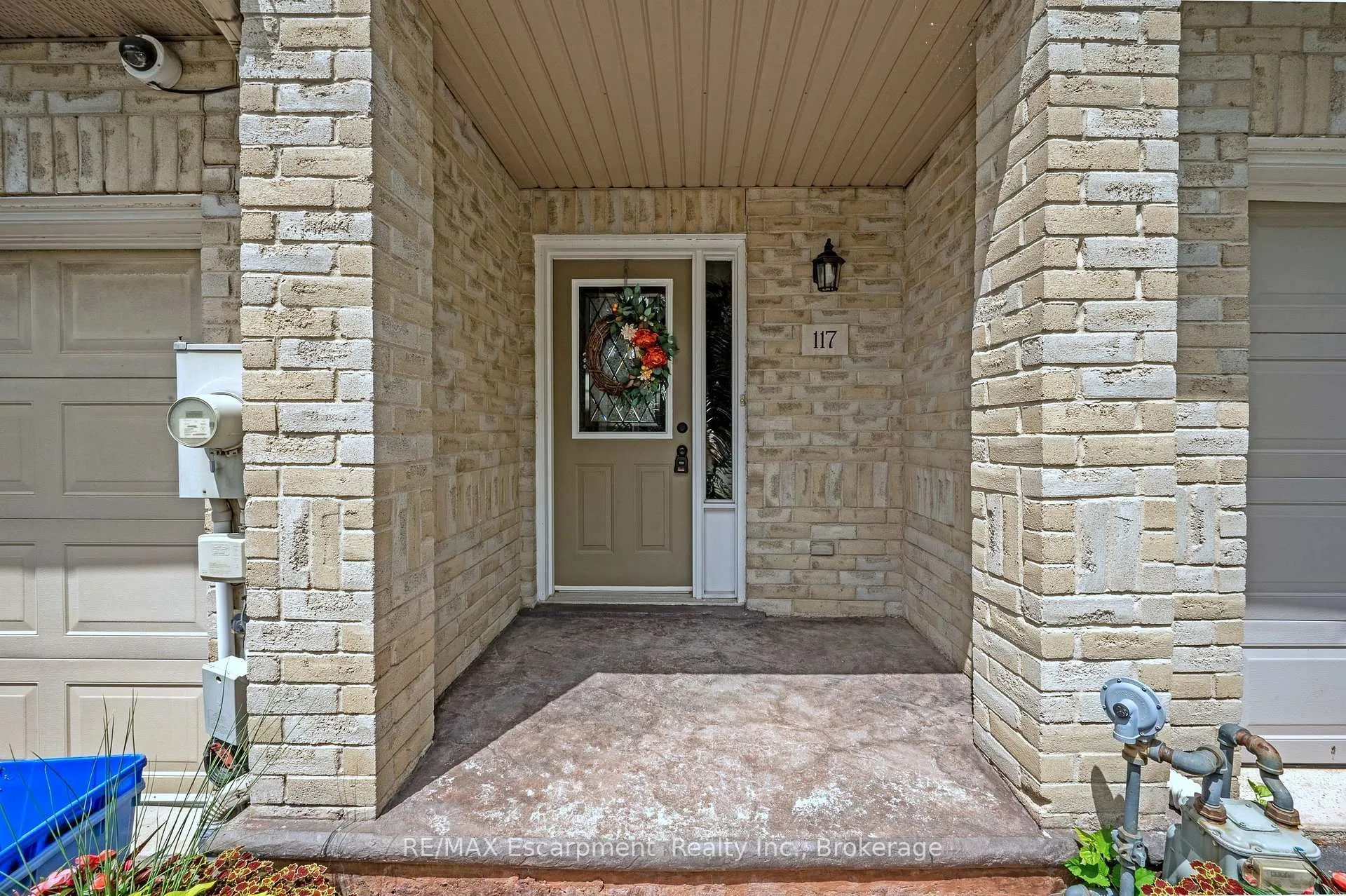 Photo 3 of 117 Frances Avenue, Hamilton, Lakeshore — HOMEH