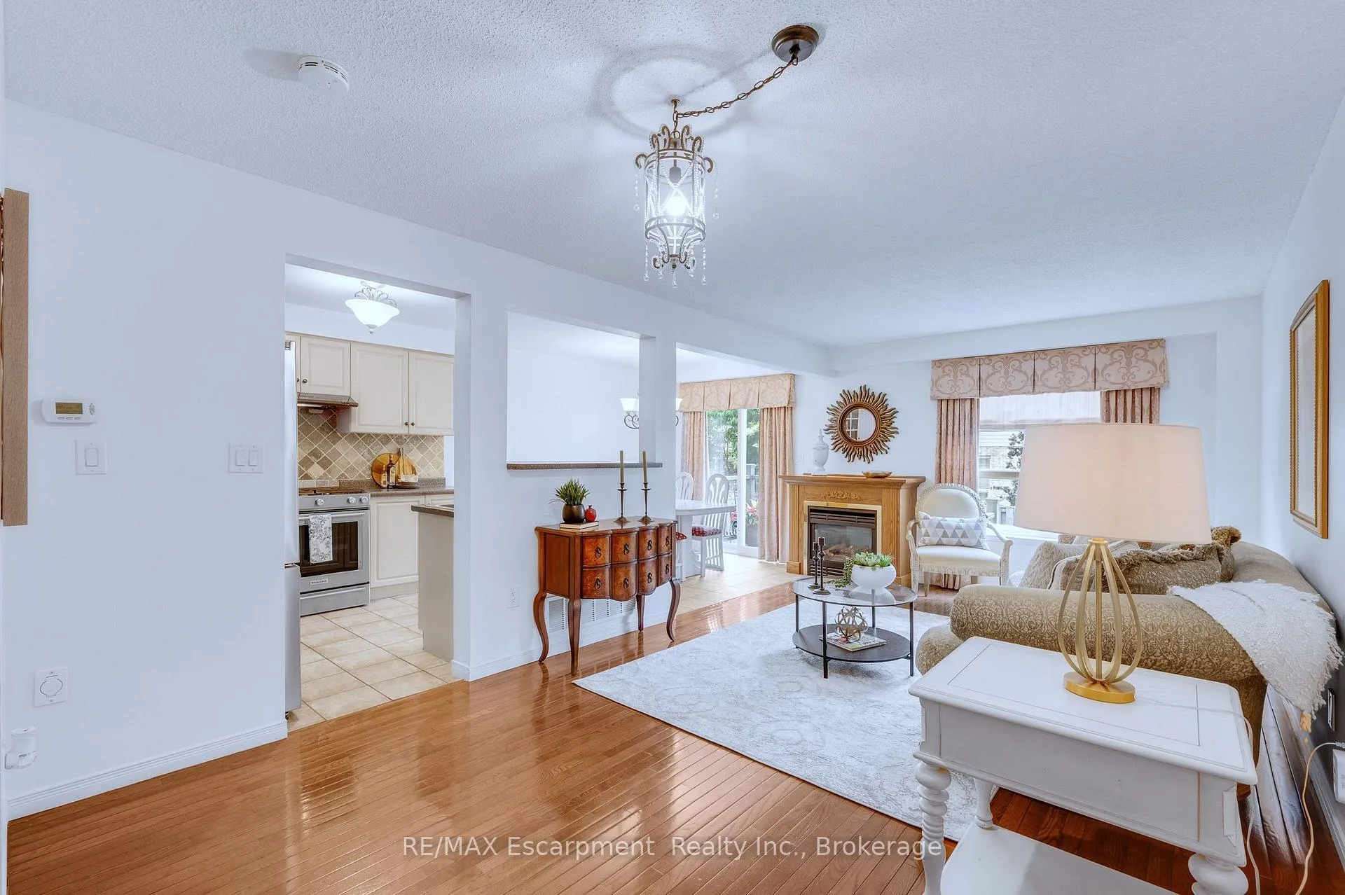 Photo 6 of 117 Frances Avenue, Hamilton, Lakeshore — HOMEH