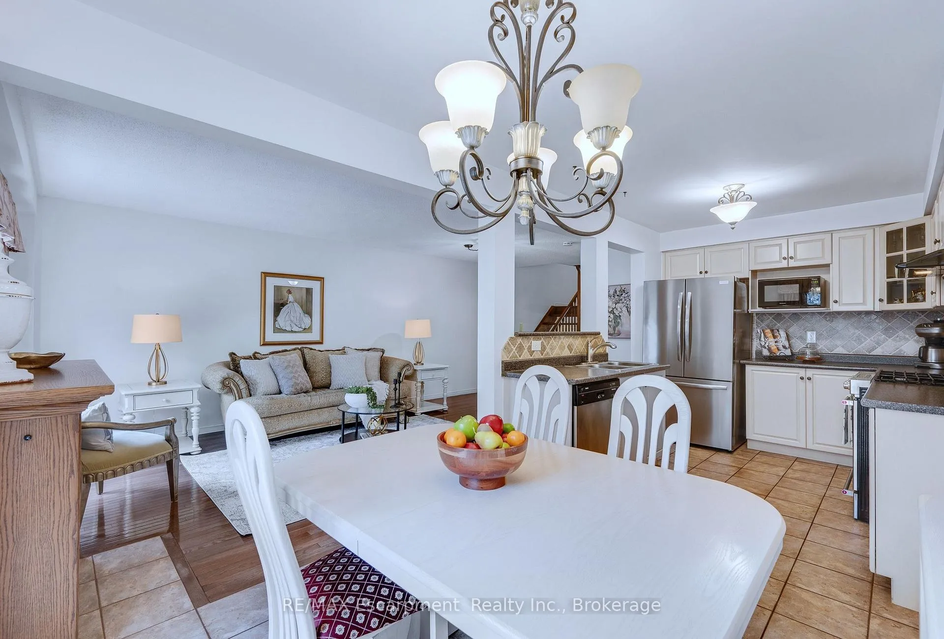 Photo 14 of 117 Frances Avenue, Hamilton, Lakeshore — HOMEH