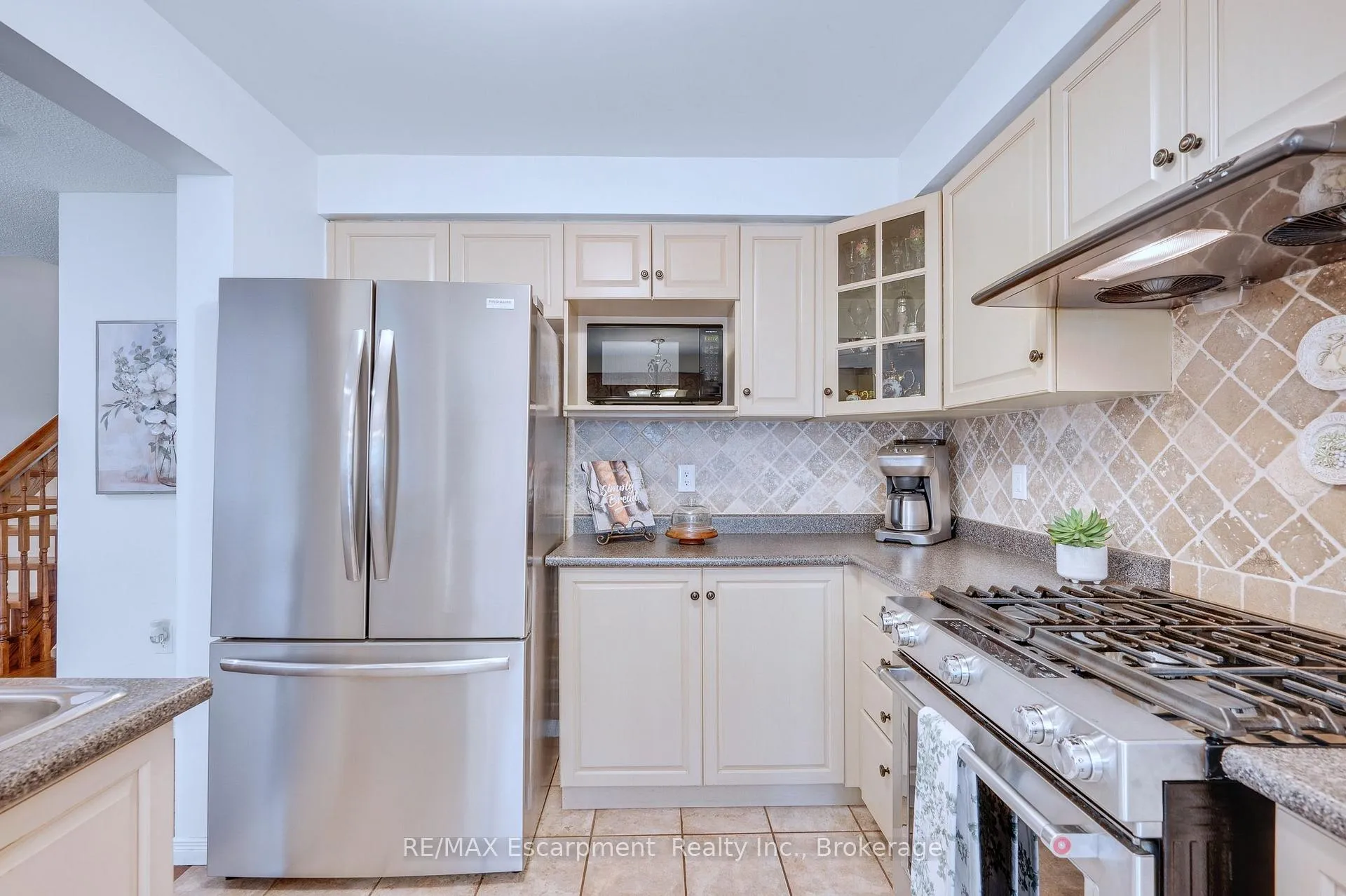 Photo 17 of 117 Frances Avenue, Hamilton, Lakeshore — HOMEH