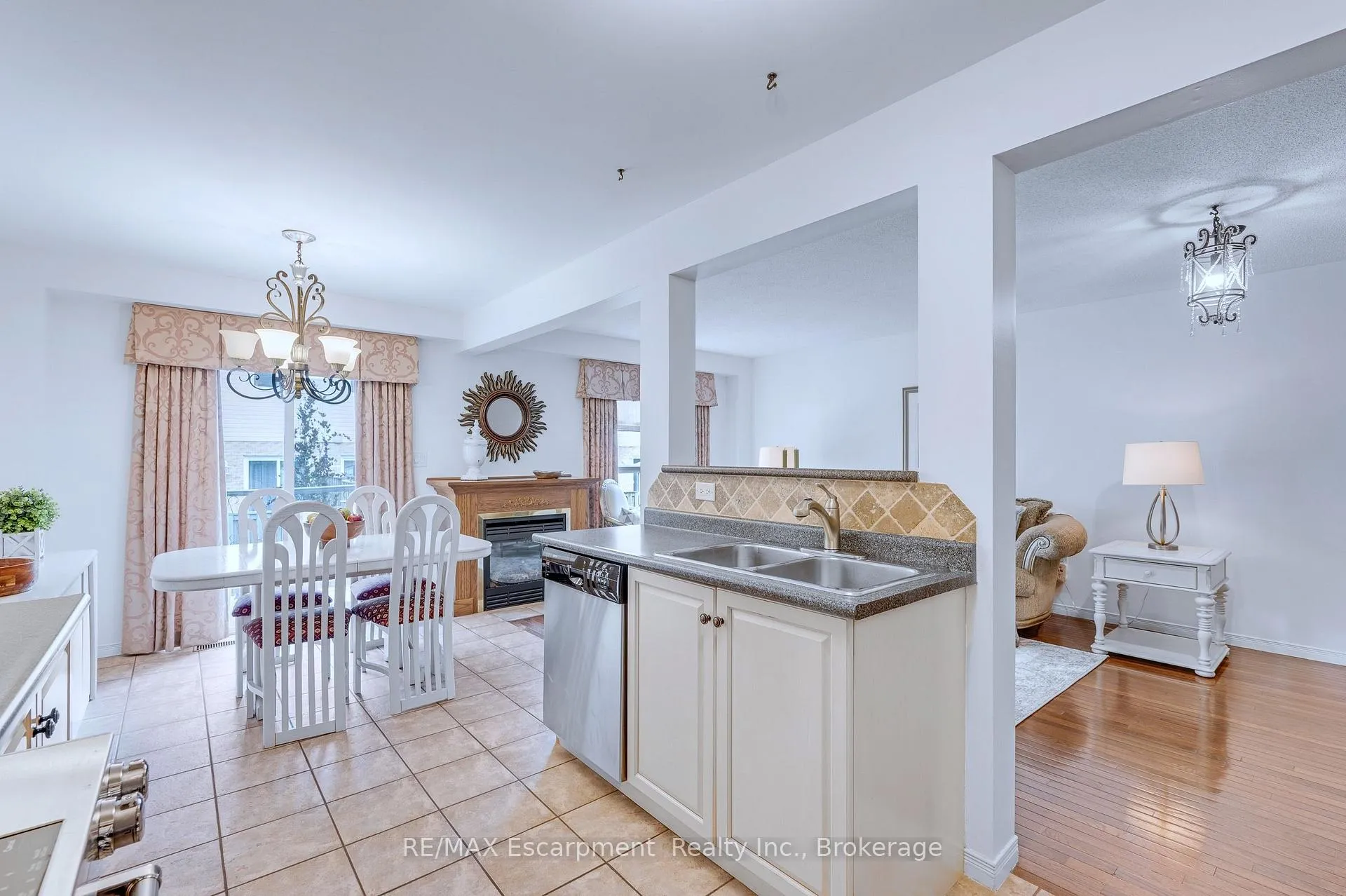 Photo 18 of 117 Frances Avenue, Hamilton, Lakeshore — HOMEH