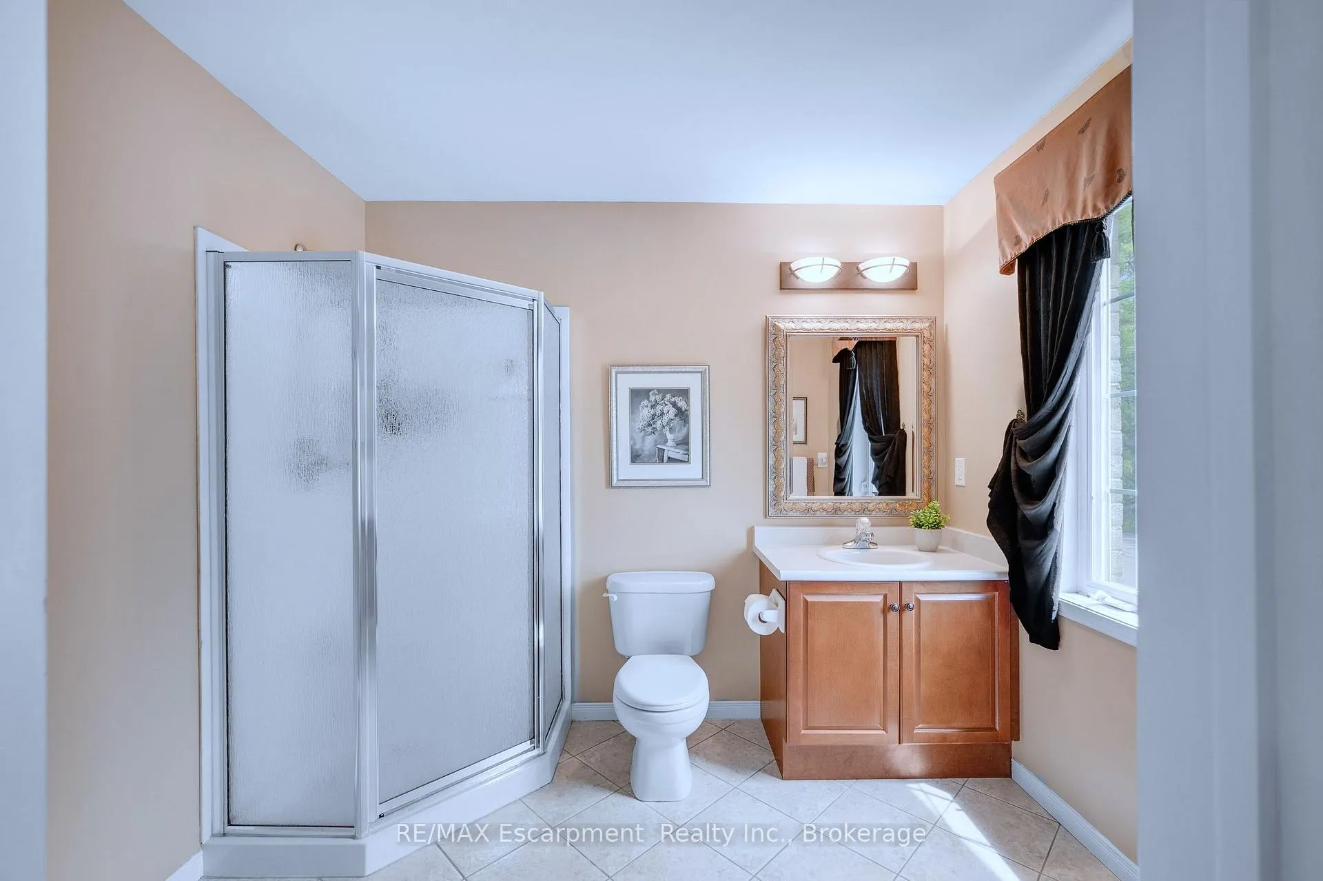 Photo 25 of 117 Frances Avenue, Hamilton, Lakeshore — HOMEH