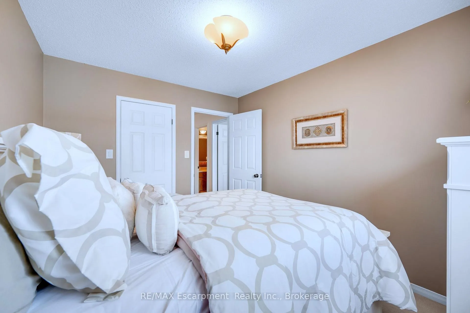 Photo 27 of 117 Frances Avenue, Hamilton, Lakeshore — HOMEH