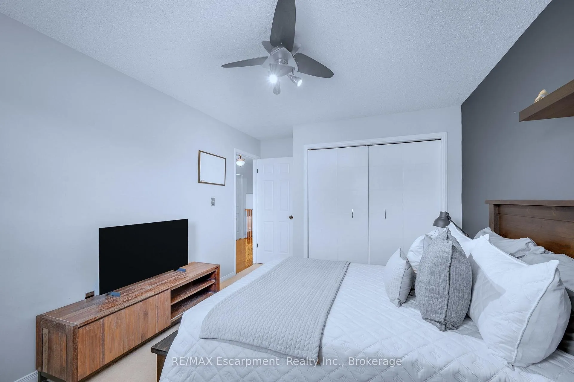 Photo 29 of 117 Frances Avenue, Hamilton, Lakeshore — HOMEH