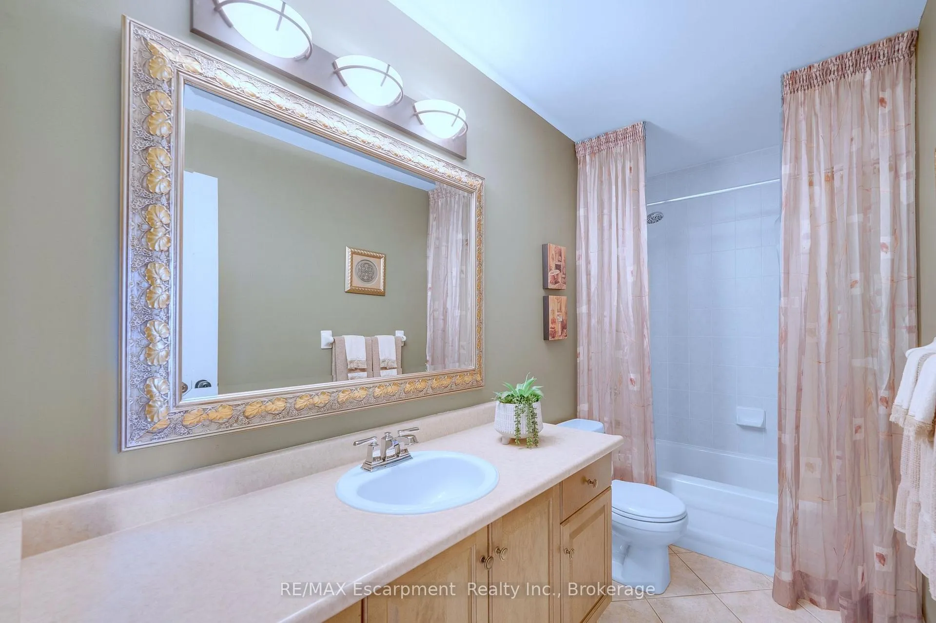 Photo 30 of 117 Frances Avenue, Hamilton, Lakeshore — HOMEH