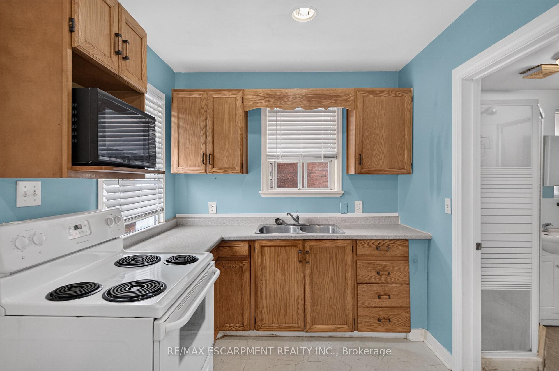 Photo 9 of 250 Murray Street, Brantford, East Ward — HOMEH