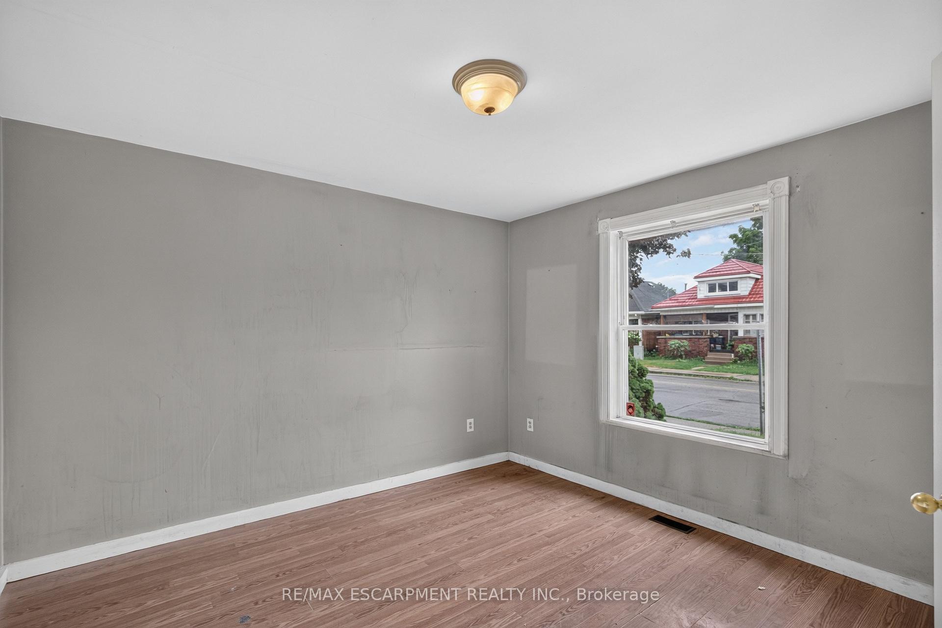 Photo 12 of 250 Murray Street, Brantford, East Ward — HOMEH