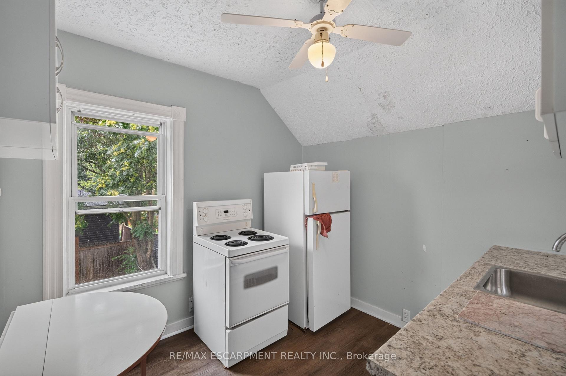 Photo 18 of 250 Murray Street, Brantford, East Ward — HOMEH