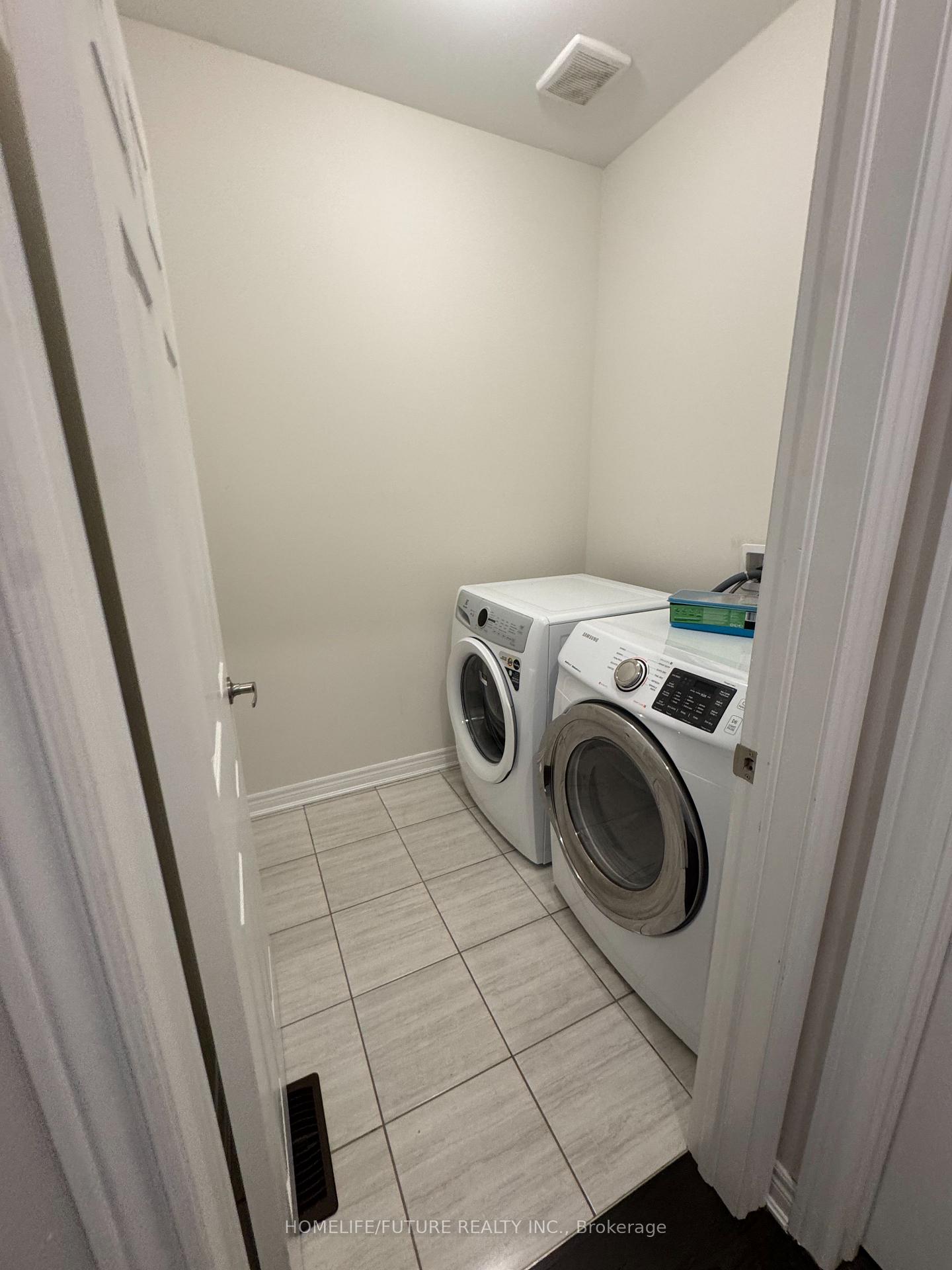 Photo 7 of 93 Titan Trail, Markham, Cedarwood — HOMEH