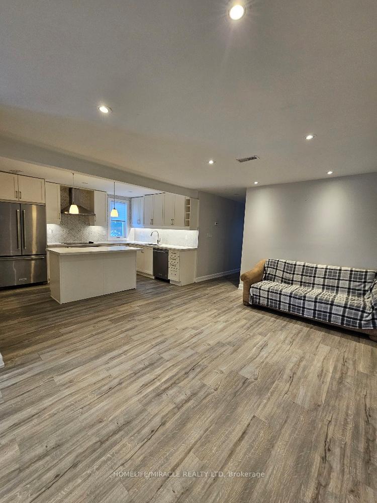 Photo 4 of 397 Pharmacy Avenue, Scarborough, Clairlea-Birchmount — HOMEH