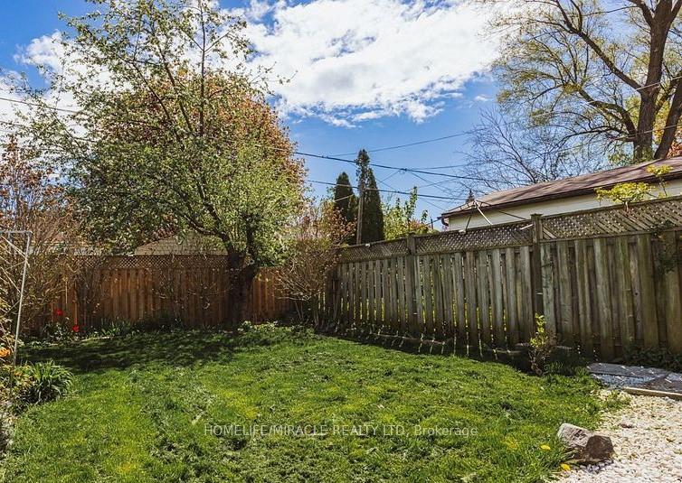 Photo 19 of 397 Pharmacy Avenue, Scarborough, Clairlea-Birchmount — HOMEH