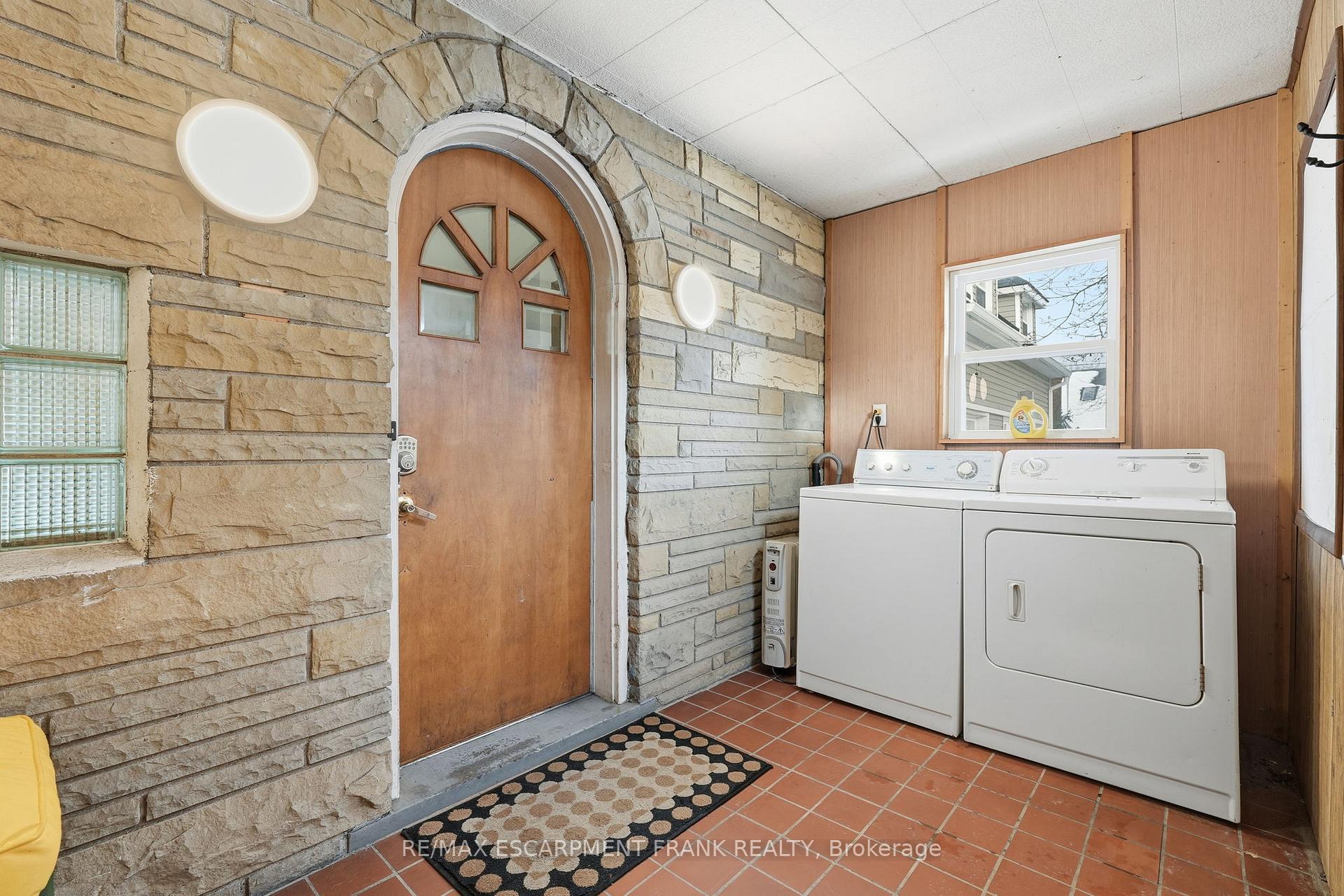 Photo 3 of 196 Glen Road, Hamilton, Westdale — HOMEH