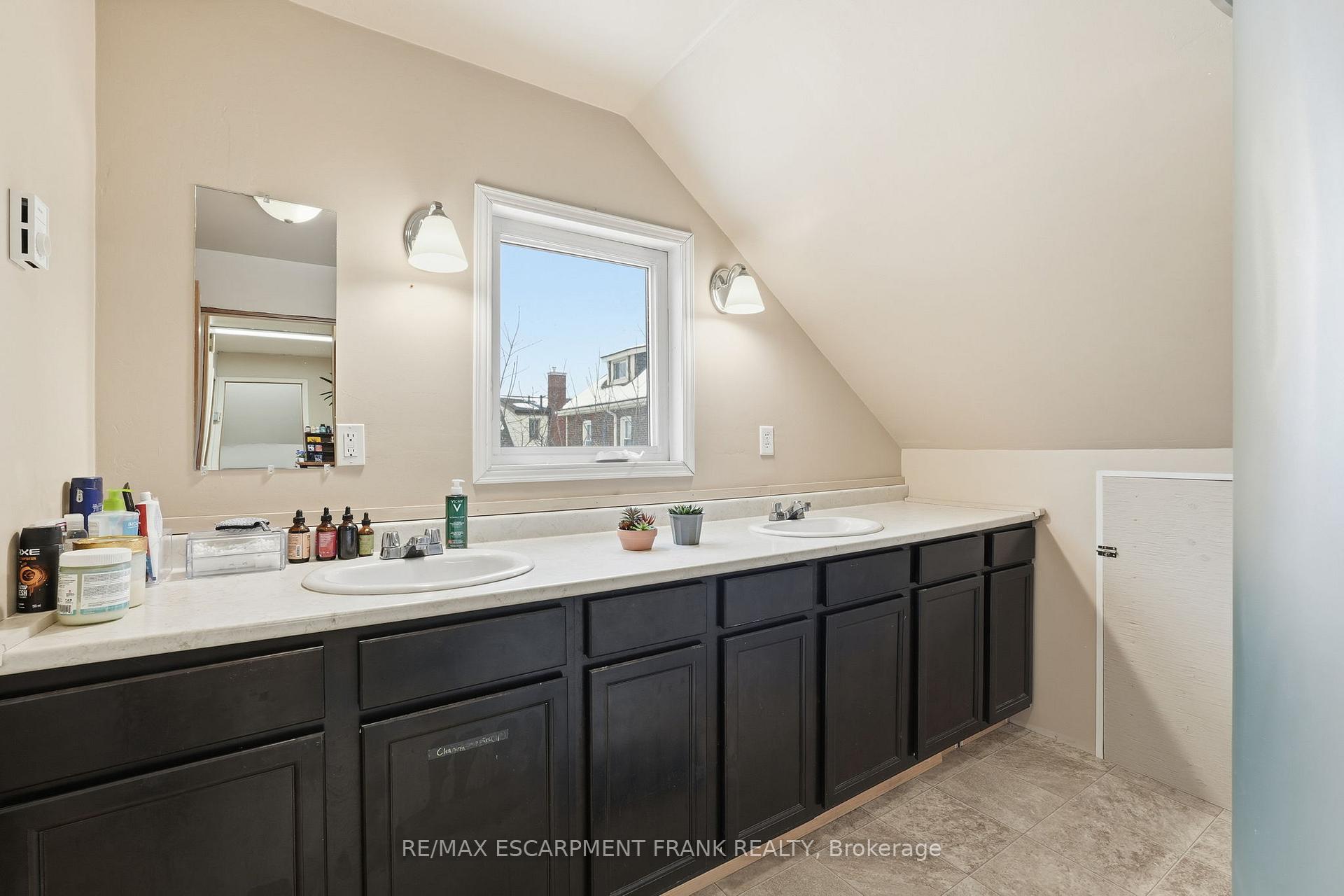 Photo 44 of 196 Glen Road, Hamilton, Westdale — HOMEH