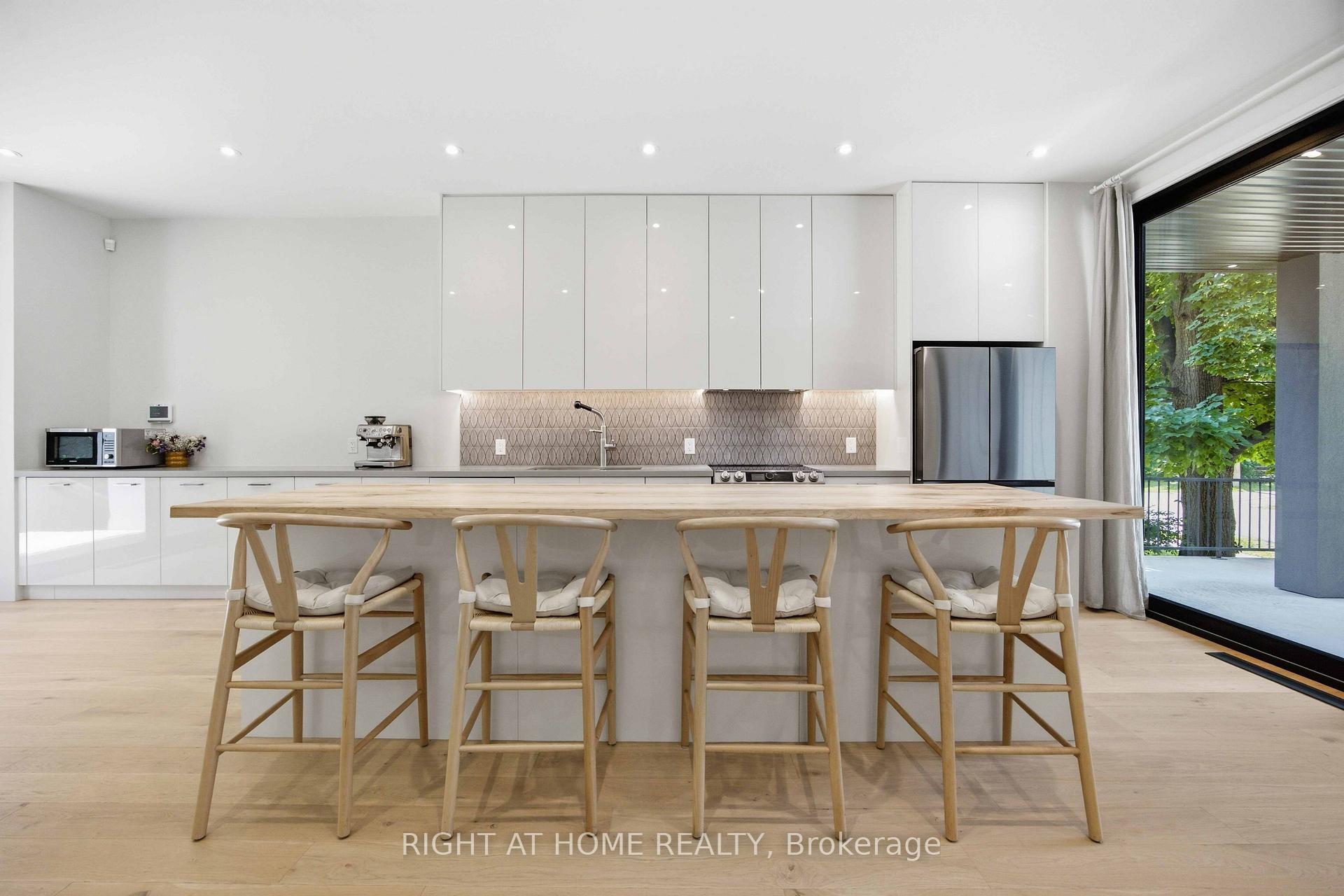Photo 12 of 41 Bonnyview Drive, Etobicoke, Stonegate-Queensway — HOMEH