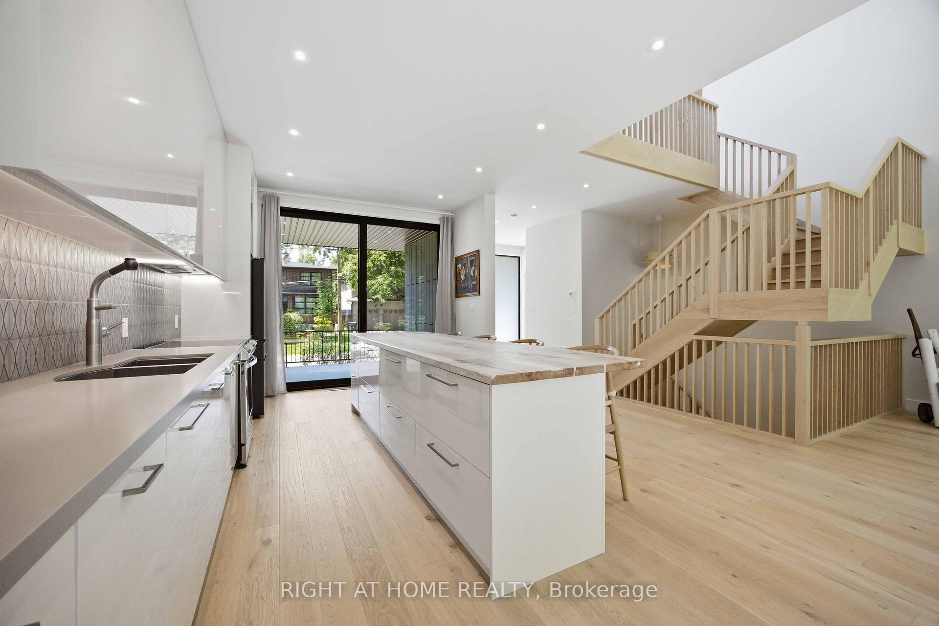 Photo 15 of 41 Bonnyview Drive, Etobicoke, Stonegate-Queensway — HOMEH