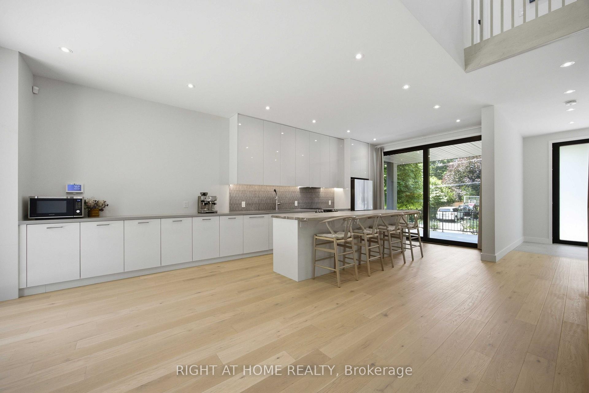 Photo 17 of 41 Bonnyview Drive, Etobicoke, Stonegate-Queensway — HOMEH