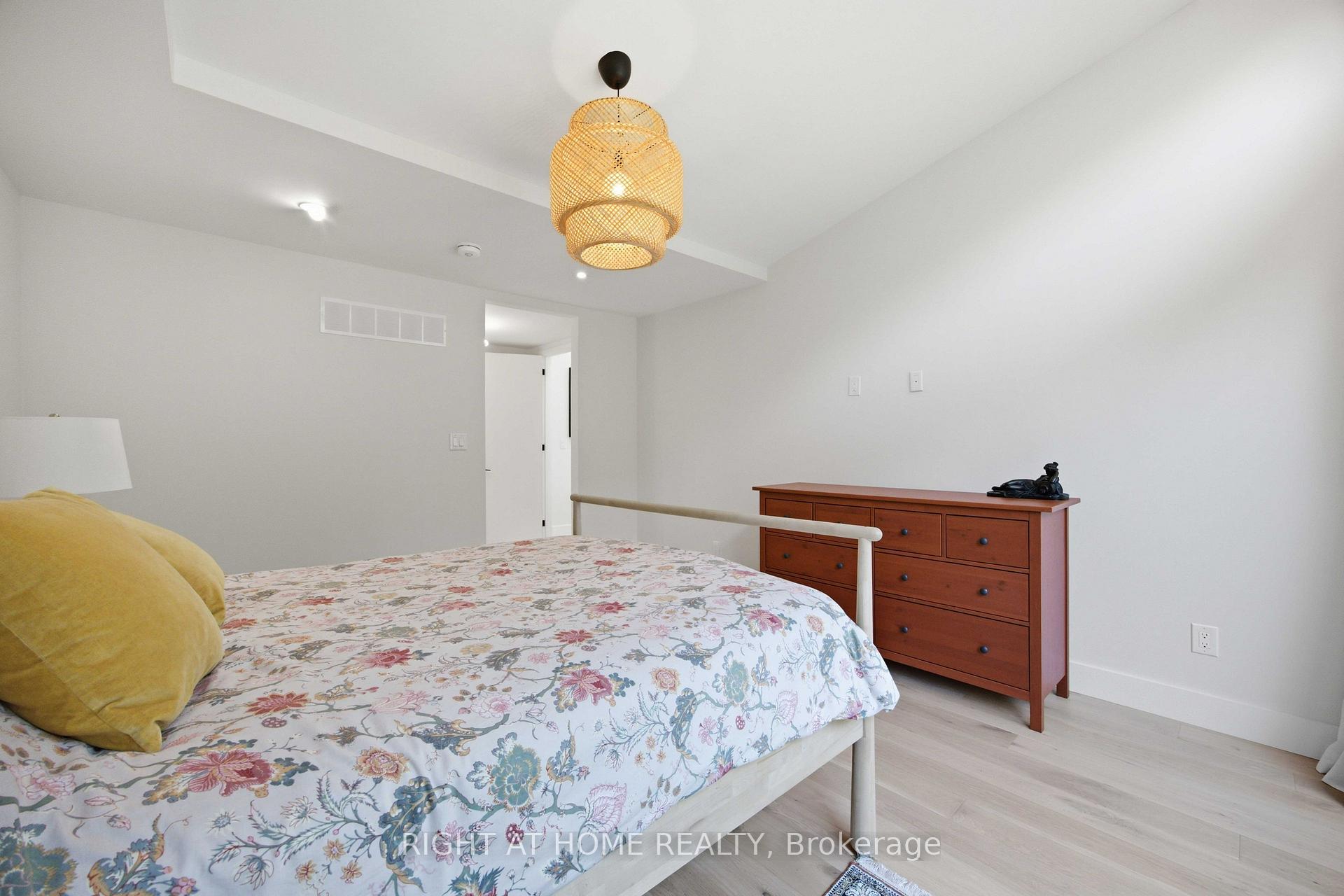 Photo 29 of 41 Bonnyview Drive, Etobicoke, Stonegate-Queensway — HOMEH