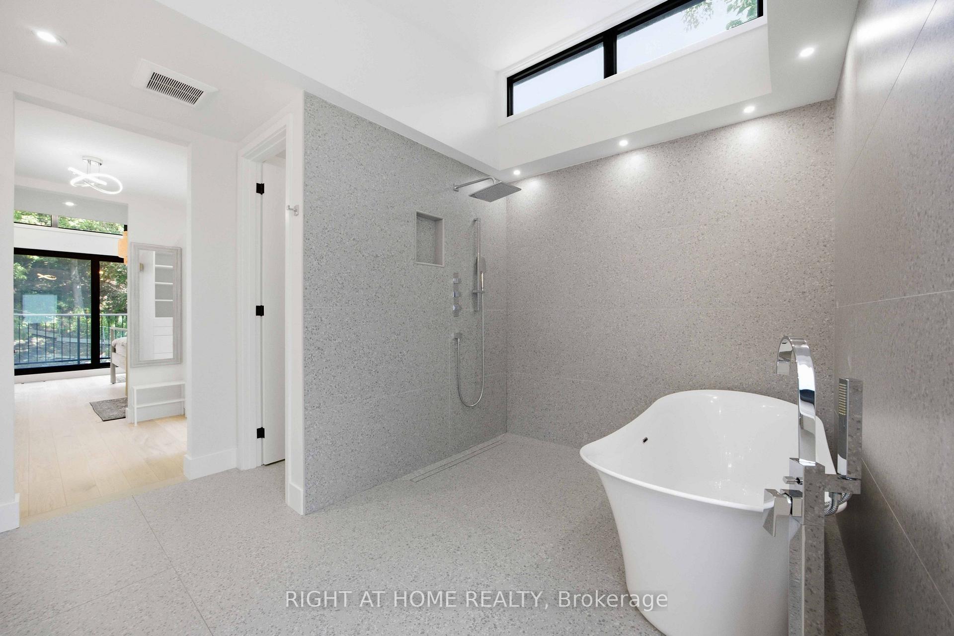 Photo 32 of 41 Bonnyview Drive, Etobicoke, Stonegate-Queensway — HOMEH