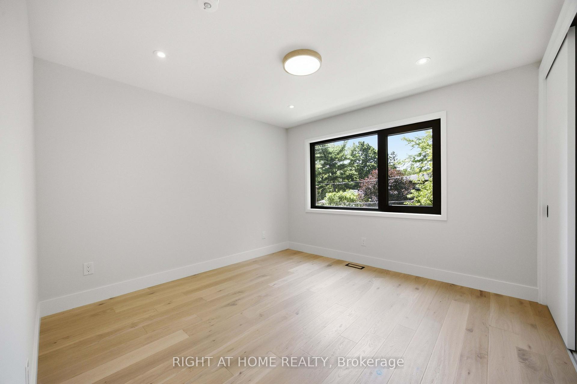 Photo 33 of 41 Bonnyview Drive, Etobicoke, Stonegate-Queensway — HOMEH