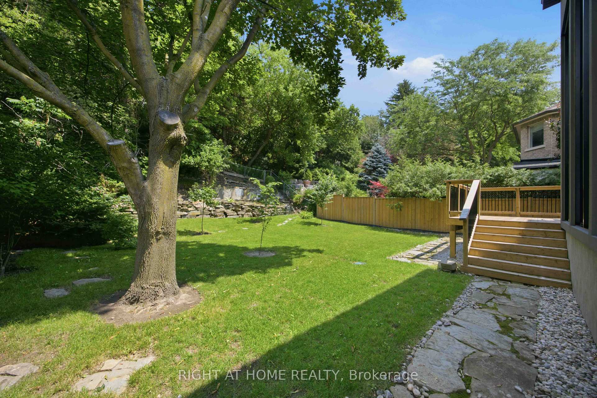 Photo 45 of 41 Bonnyview Drive, Etobicoke, Stonegate-Queensway — HOMEH