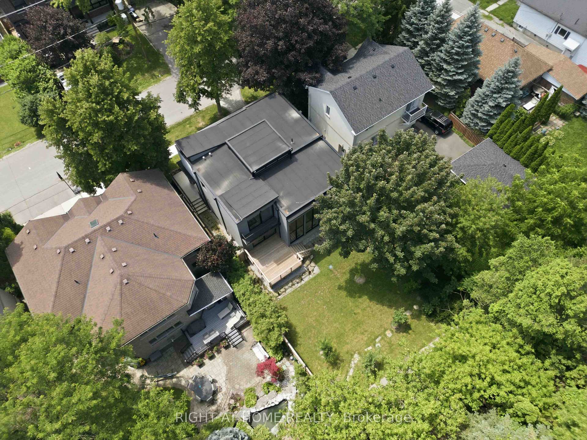 Photo 49 of 41 Bonnyview Drive, Etobicoke, Stonegate-Queensway — HOMEH