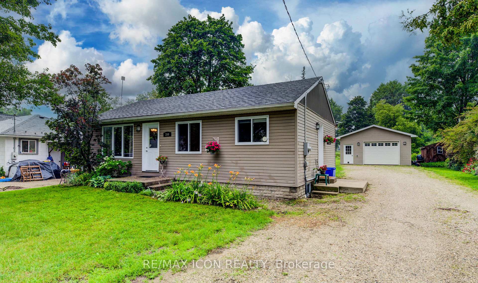 Front of 260 Egremont Street S
