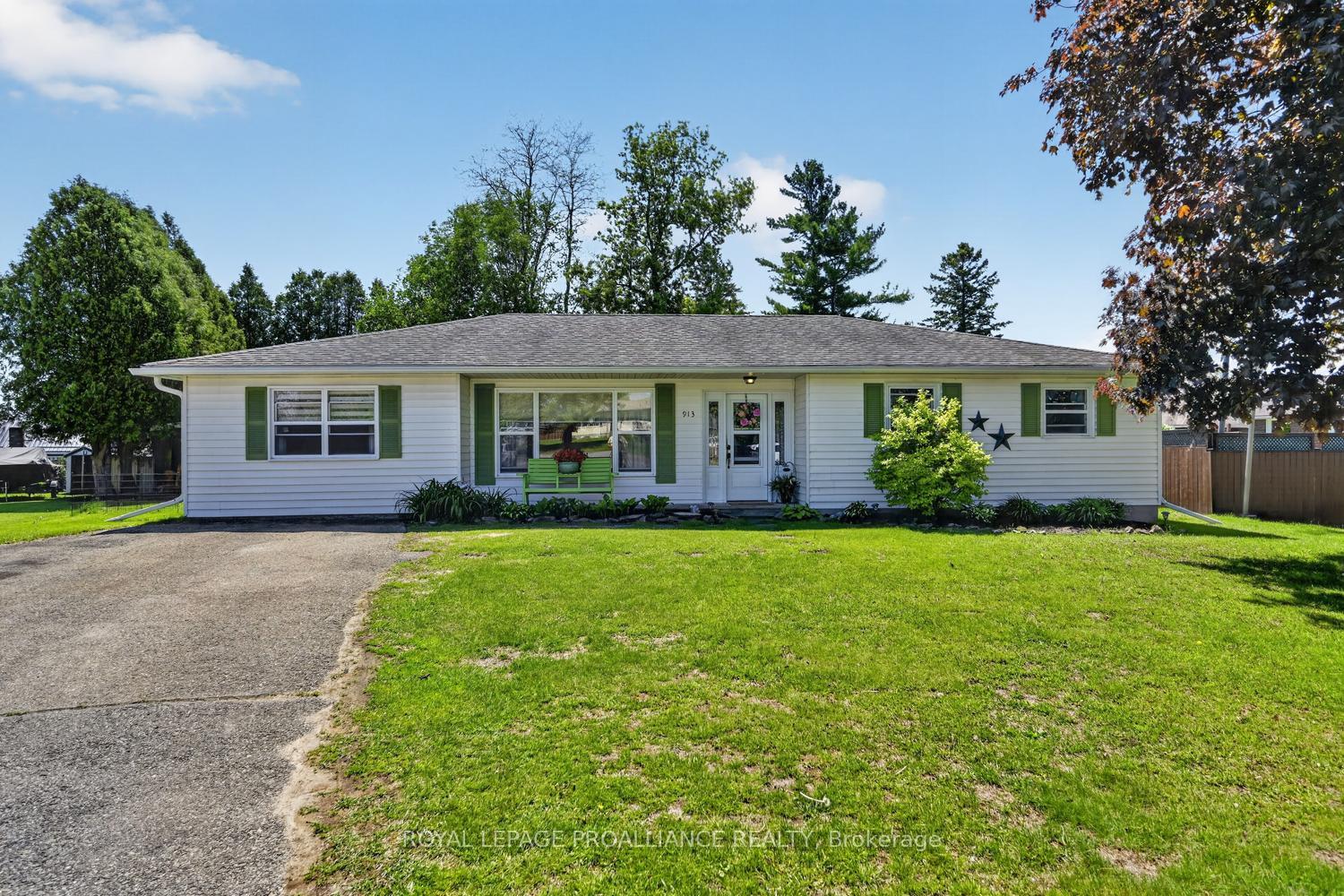 Photo 1 of 913 George Street, Edwardsburgh/Cardinal, Town of Cardinal — HOMEH