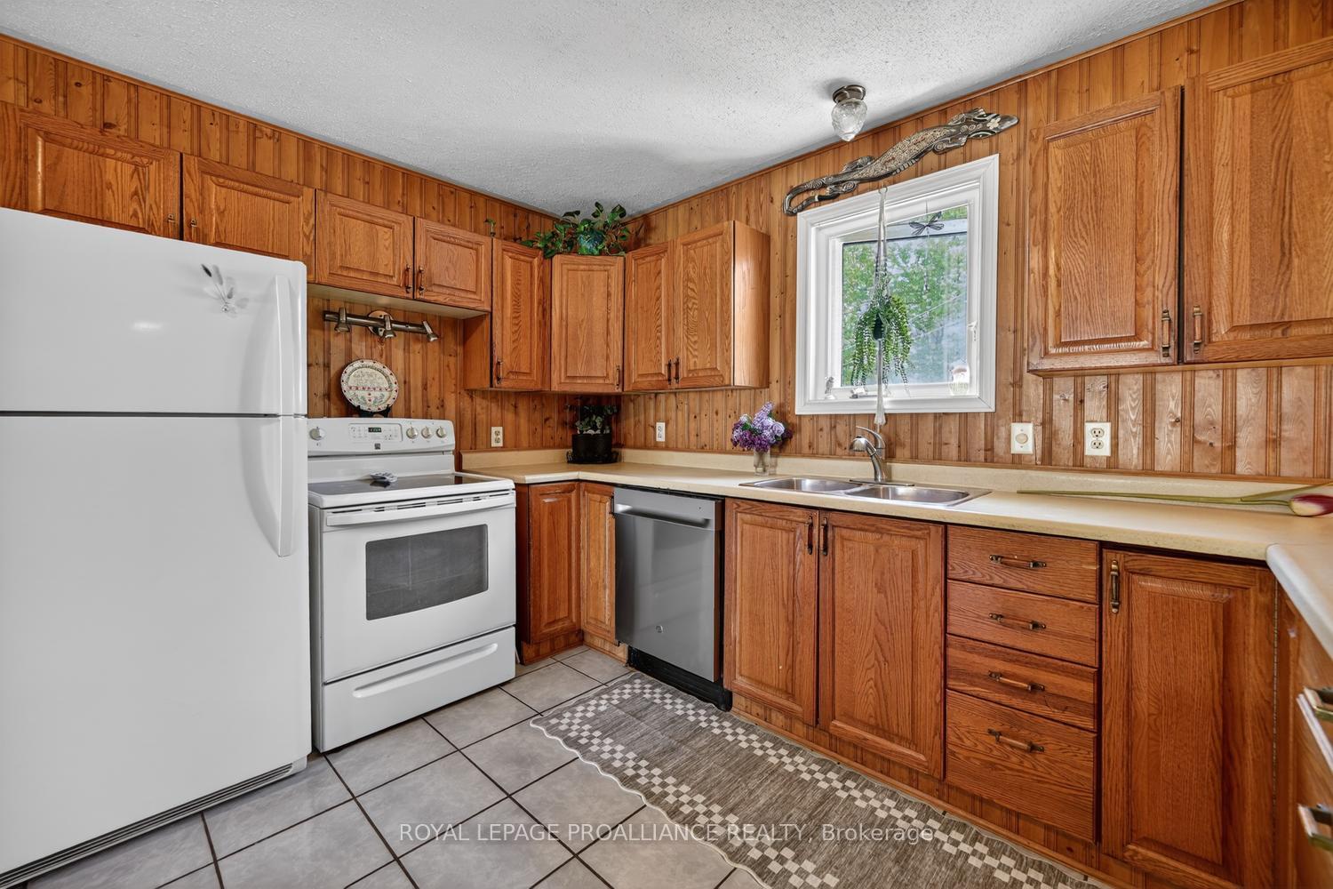 Photo 11 of 913 George Street, Edwardsburgh/Cardinal, Town of Cardinal — HOMEH