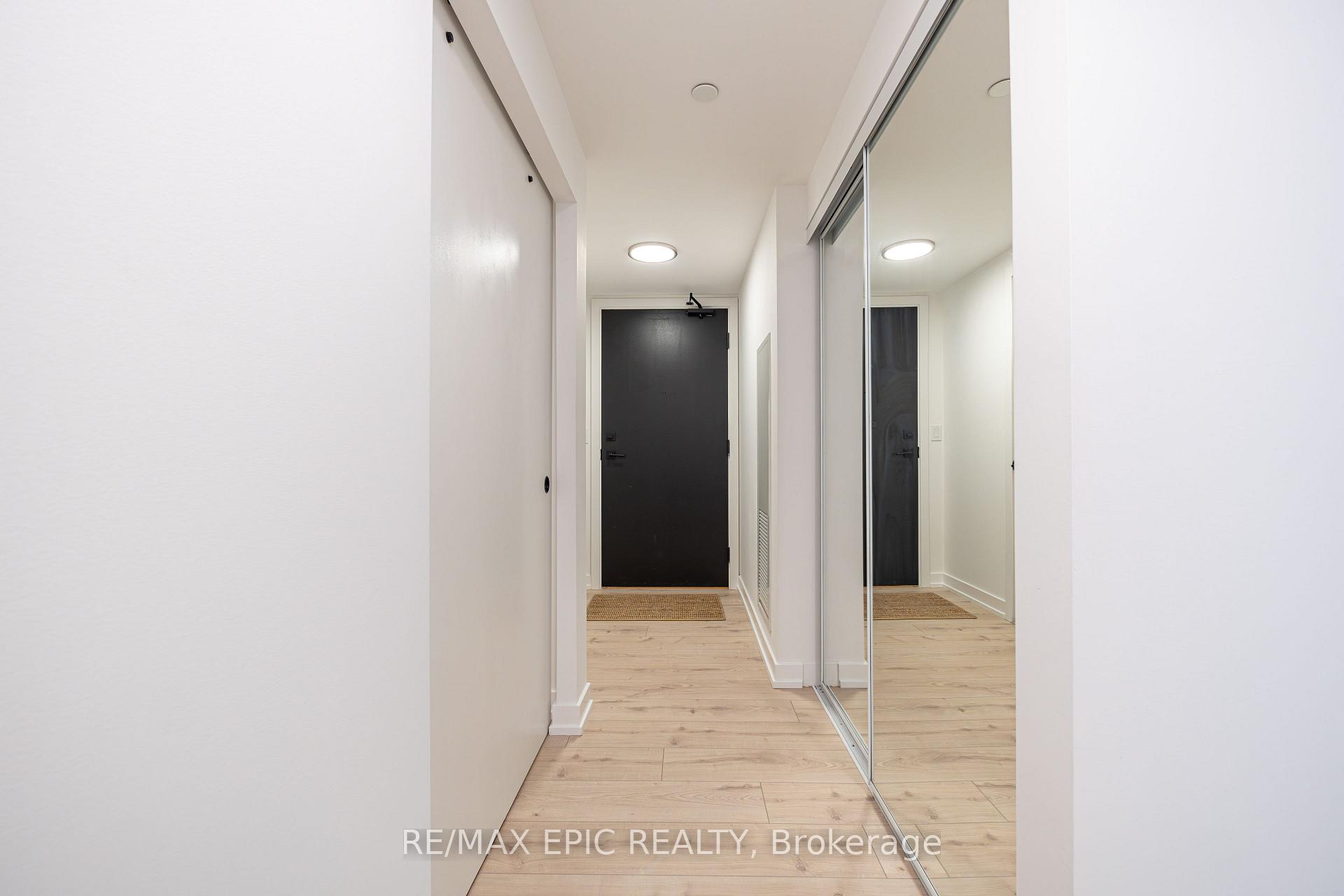 Photo 4 of Unit 302, 2 Augusta Avenue, Toronto, Waterfront Communities — HOMEH