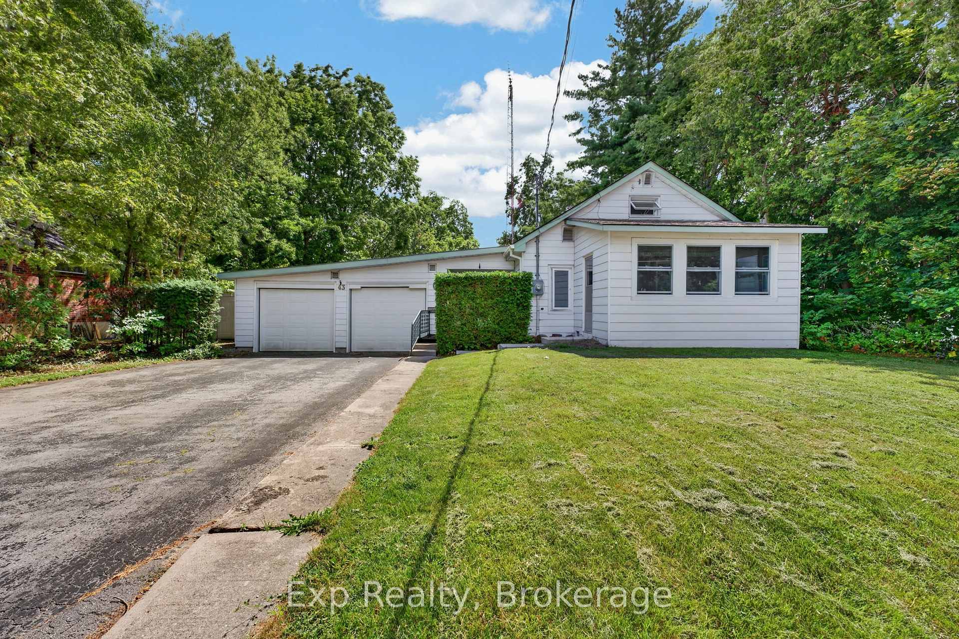 Photo 2 of 43 Paul Street, Prince Edward County, Picton — HOMEH