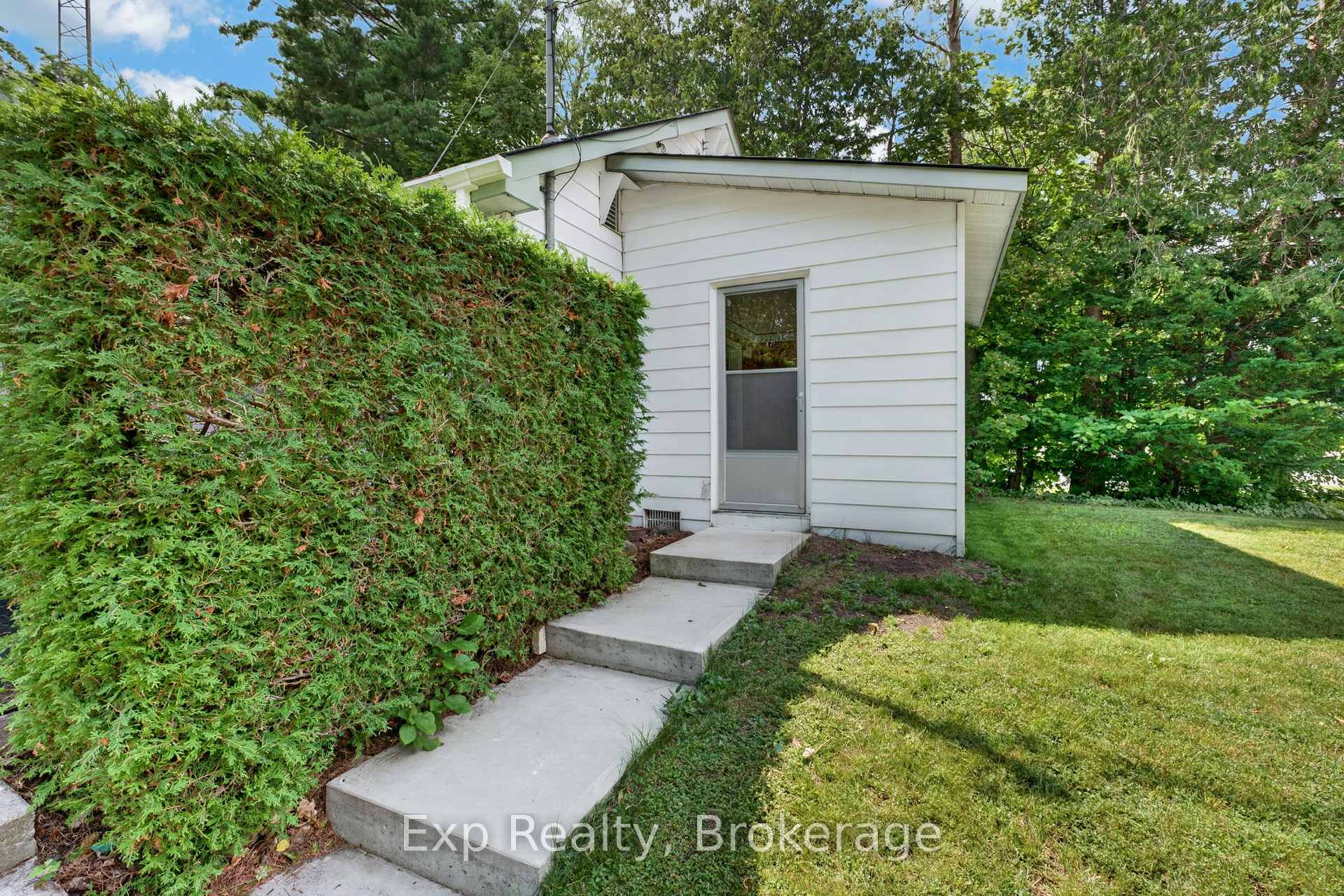 Photo 4 of 43 Paul Street, Prince Edward County, Picton — HOMEH