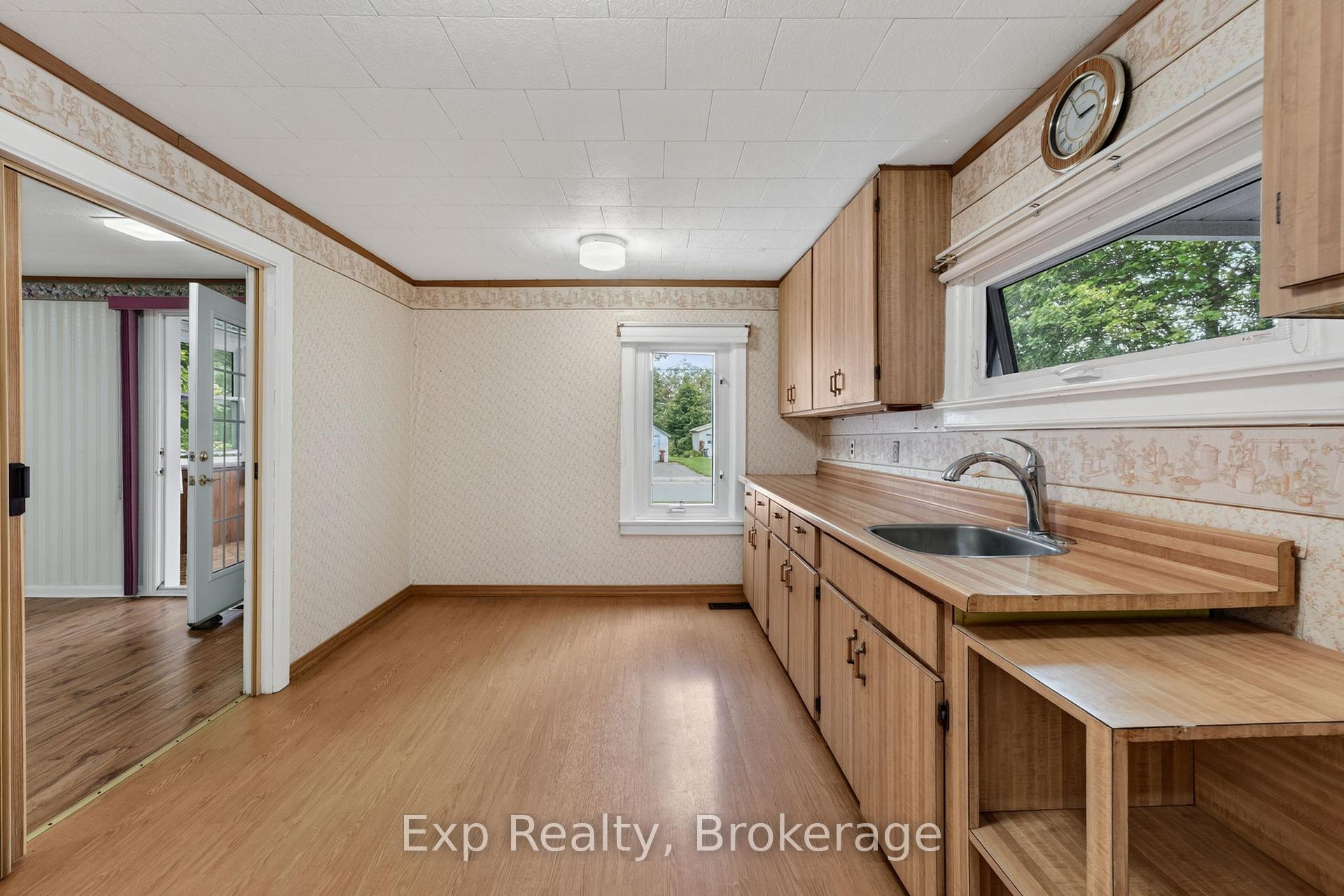 Photo 6 of 43 Paul Street, Prince Edward County, Picton — HOMEH