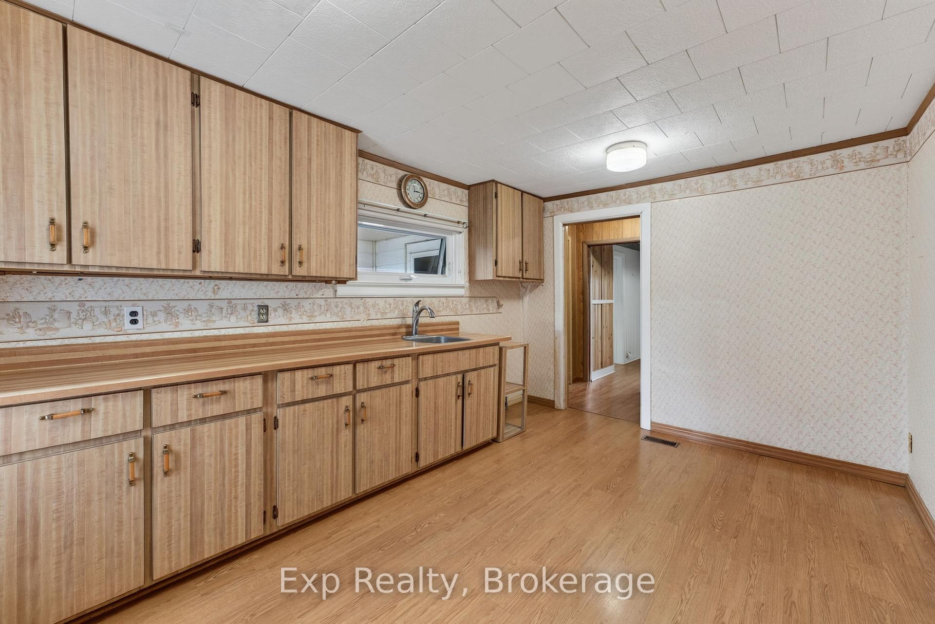 Photo 7 of 43 Paul Street, Prince Edward County, Picton — HOMEH