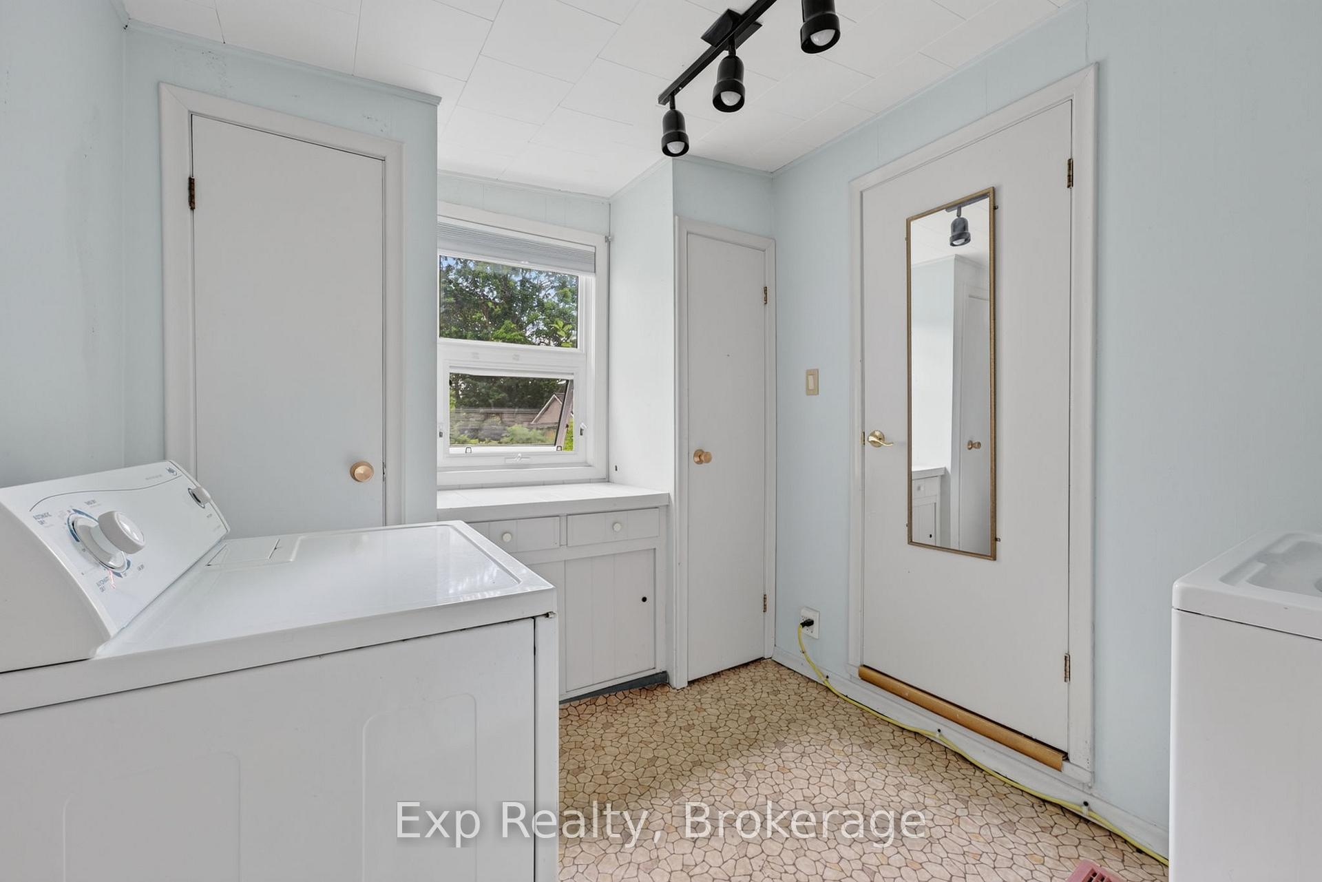 Photo 13 of 43 Paul Street, Prince Edward County, Picton — HOMEH