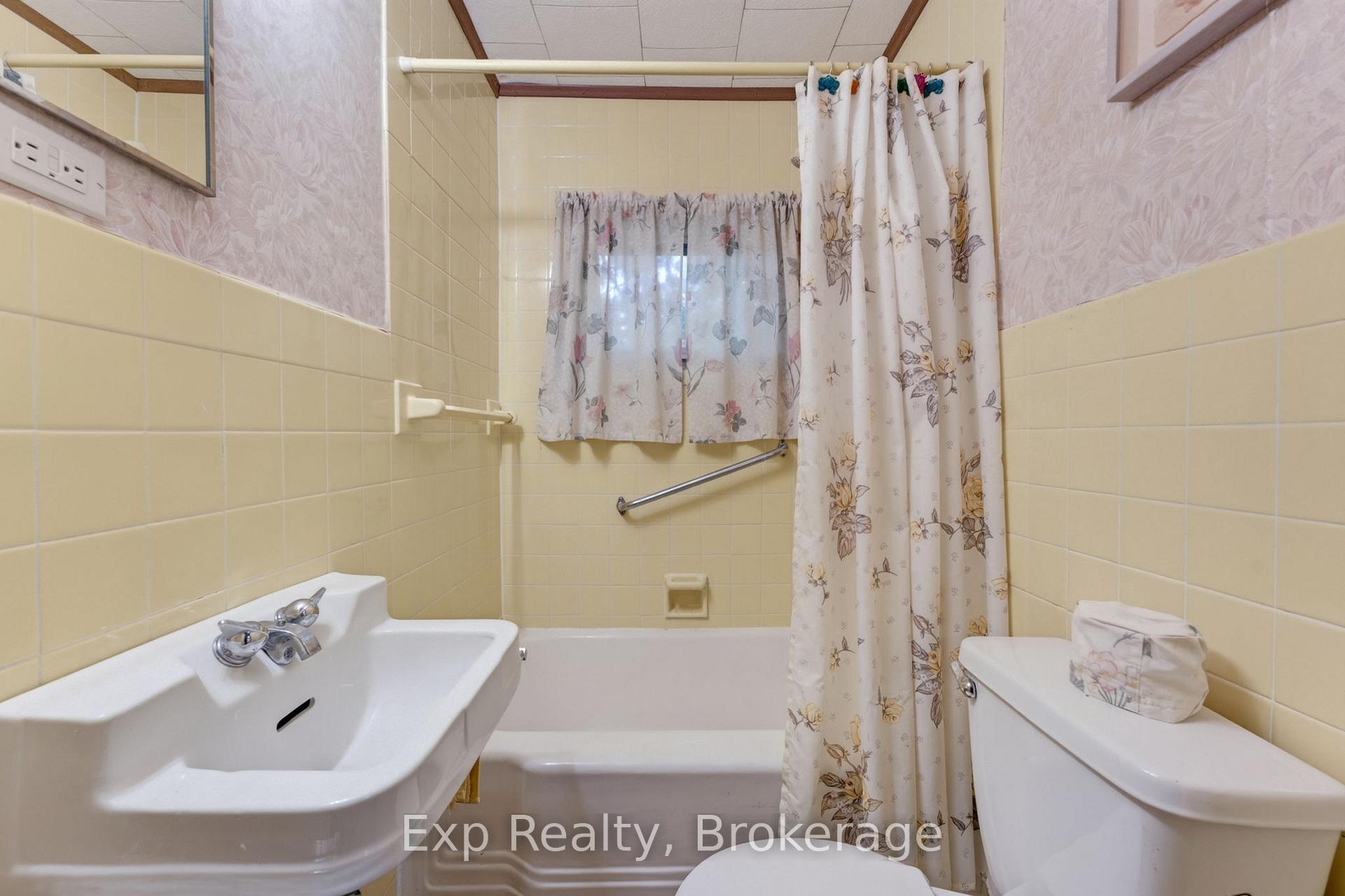 Photo 22 of 43 Paul Street, Prince Edward County, Picton — HOMEH
