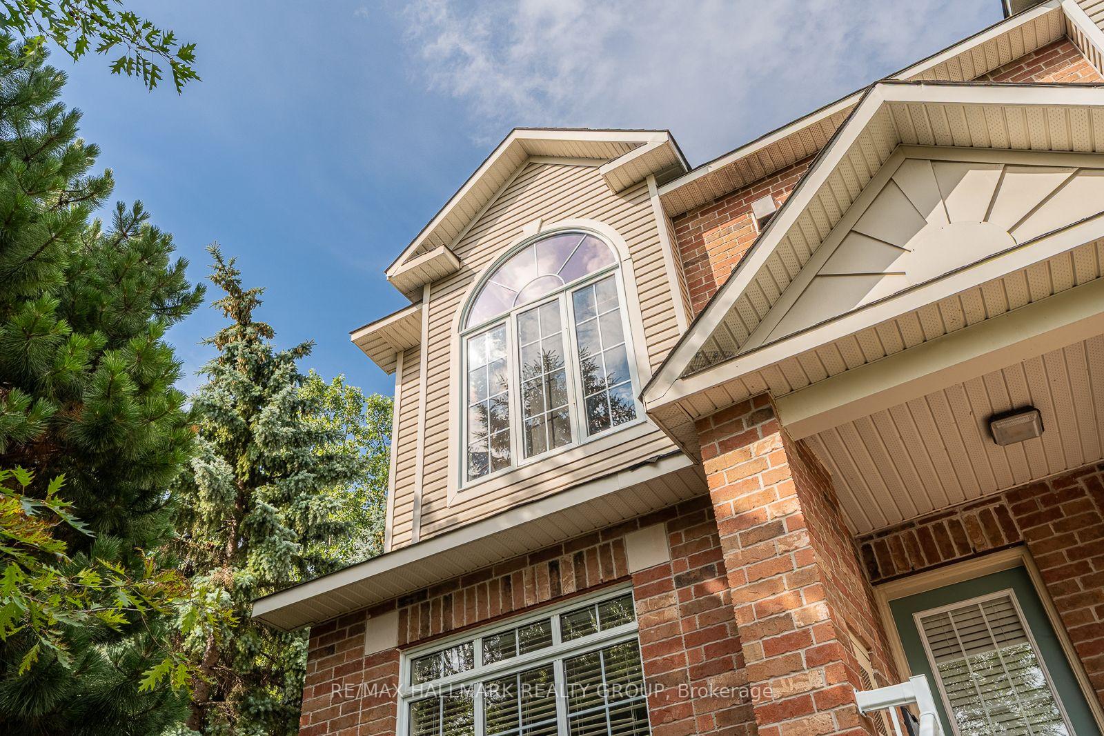 Photo 2 of 142 Gatestone Private, Ottawa, Beacon Hill South — HOMEH