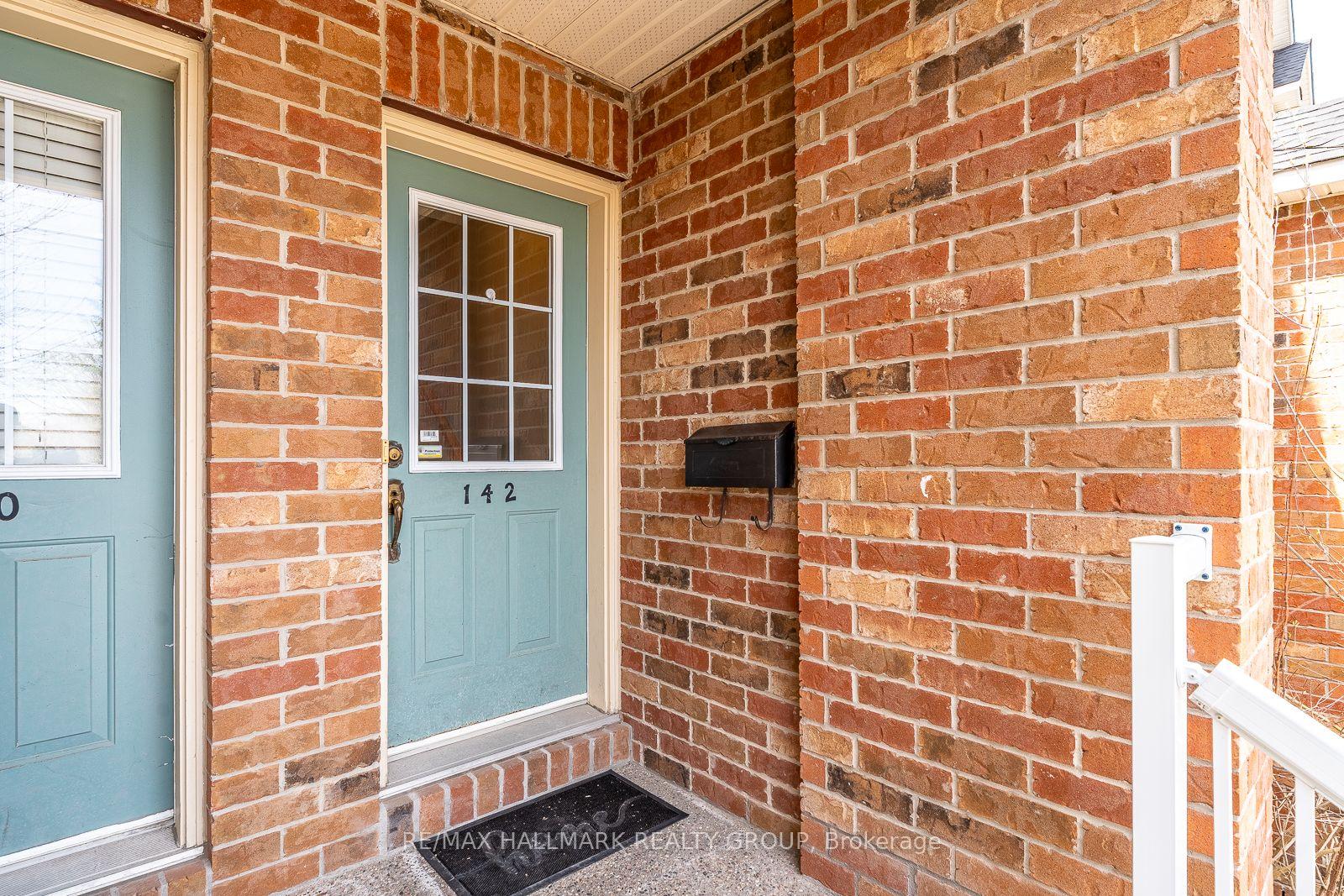 Photo 3 of 142 Gatestone Private, Ottawa, Beacon Hill South — HOMEH