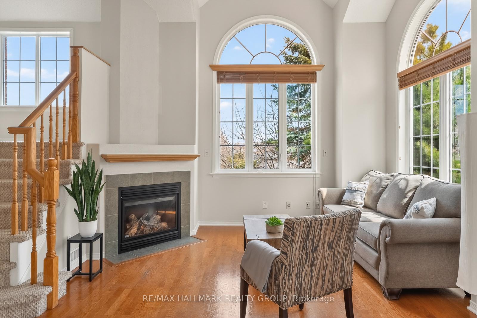 Photo 4 of 142 Gatestone Private, Ottawa, Beacon Hill South — HOMEH