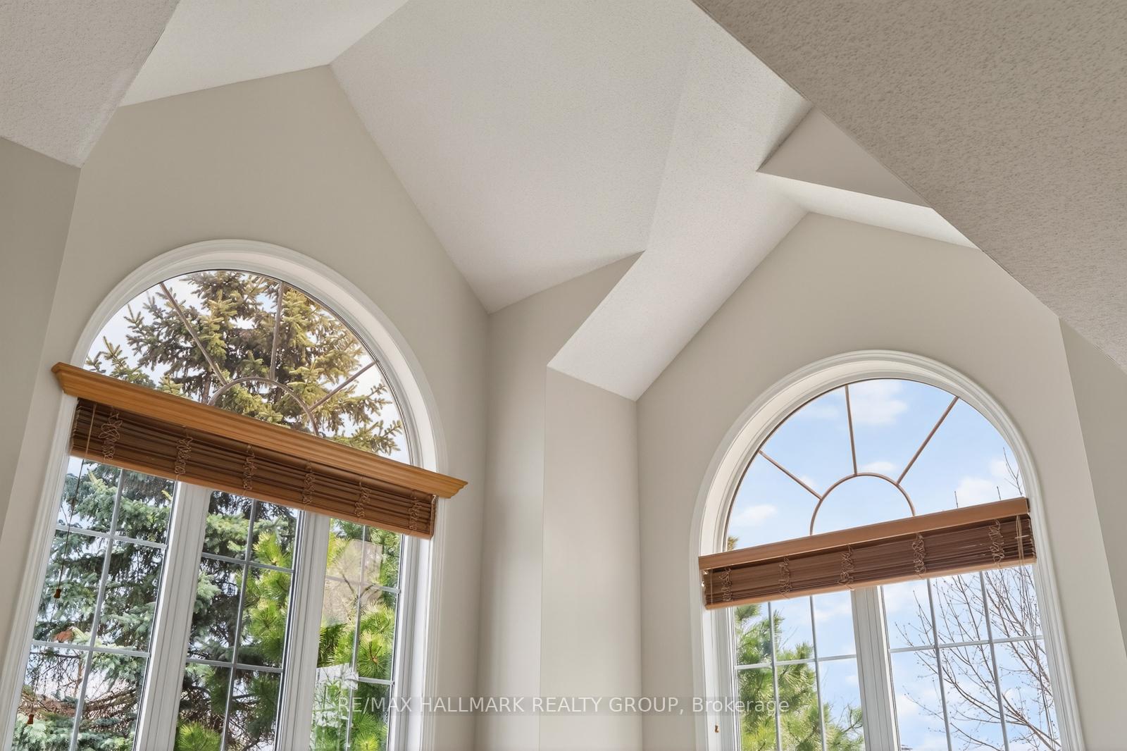 Photo 8 of 142 Gatestone Private, Ottawa, Beacon Hill South — HOMEH
