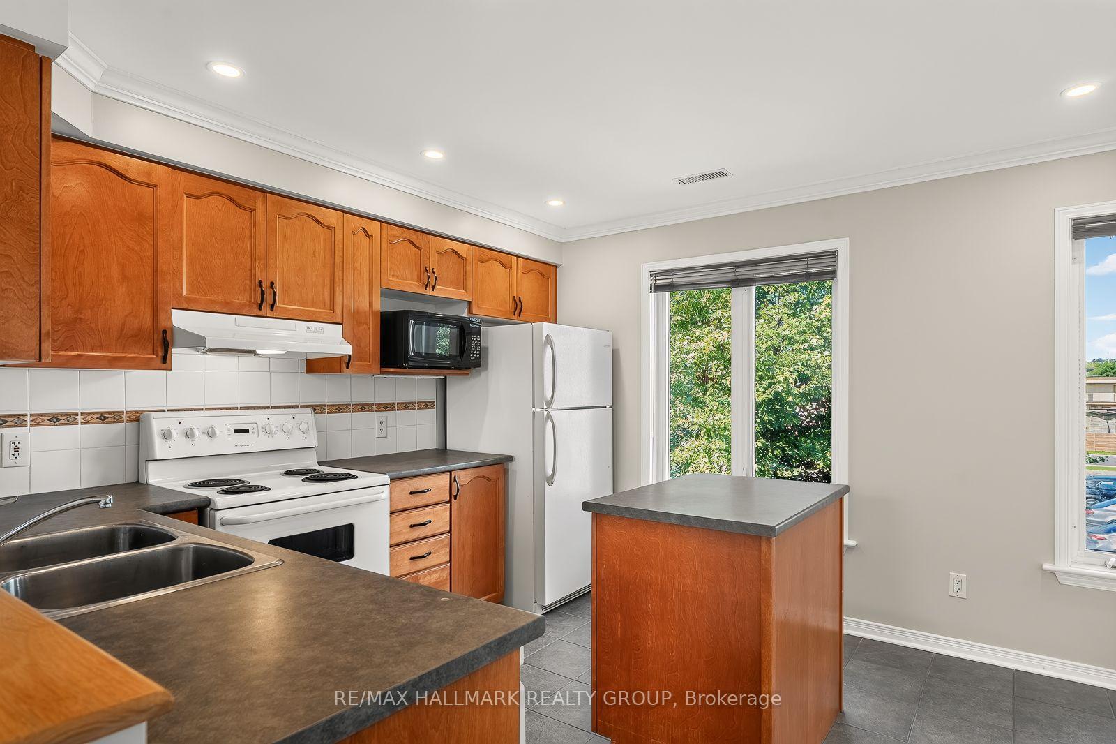 Photo 11 of 142 Gatestone Private, Ottawa, Beacon Hill South — HOMEH