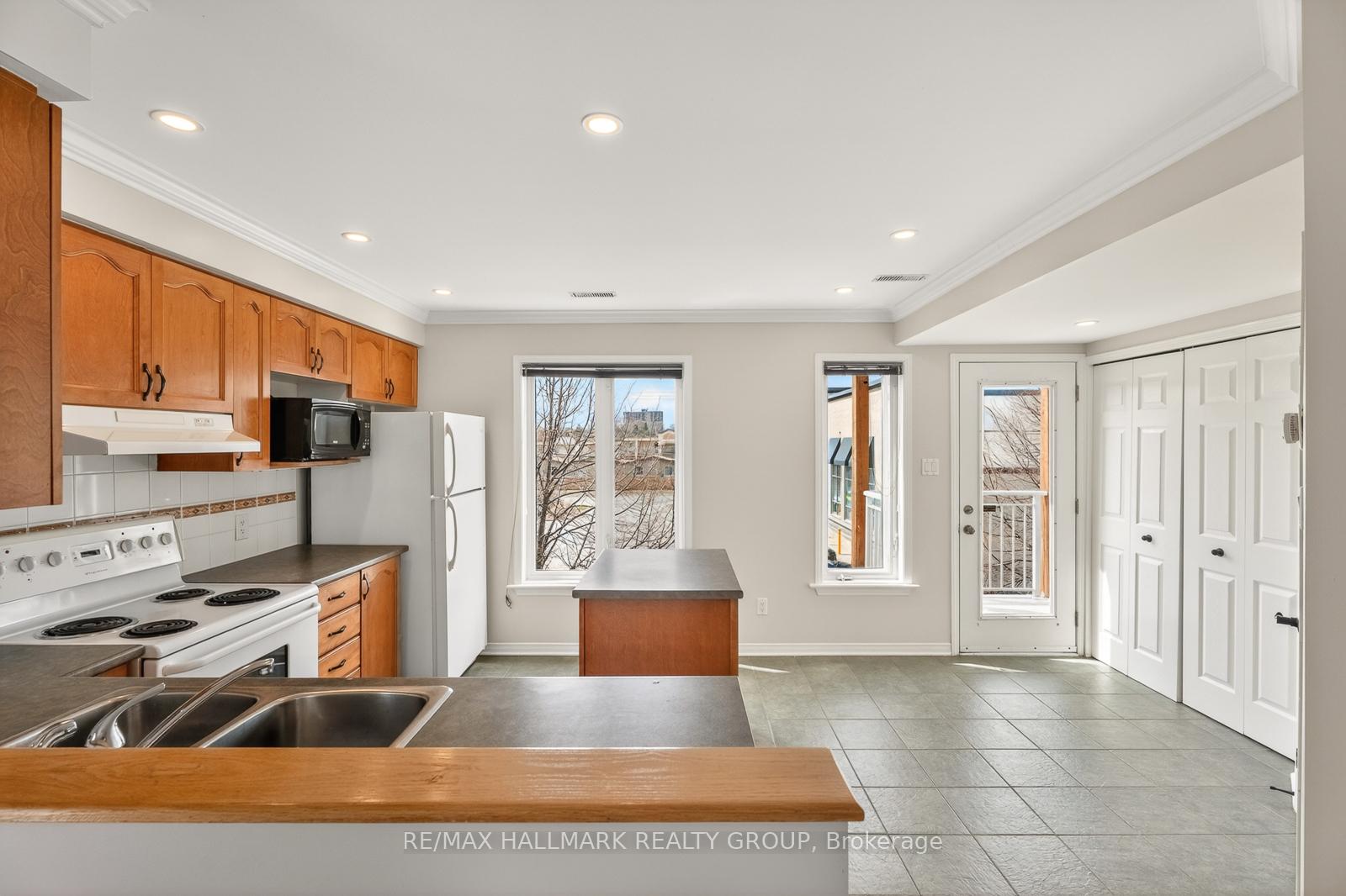 Photo 12 of 142 Gatestone Private, Ottawa, Beacon Hill South — HOMEH