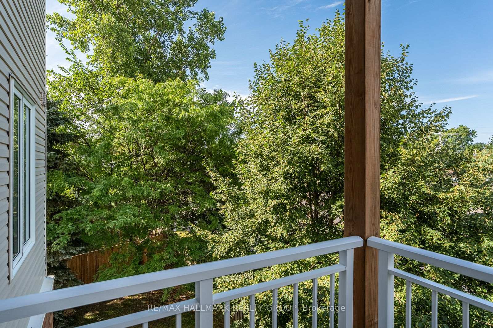 Photo 15 of 142 Gatestone Private, Ottawa, Beacon Hill South — HOMEH