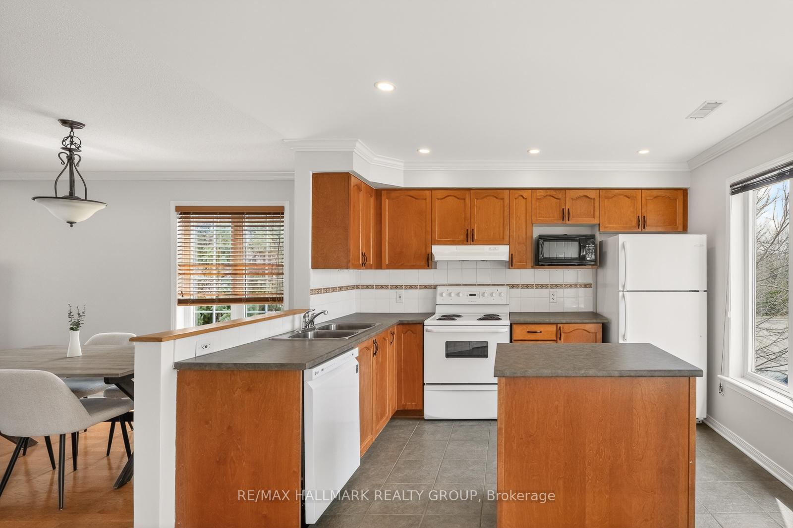 Photo 16 of 142 Gatestone Private, Ottawa, Beacon Hill South — HOMEH